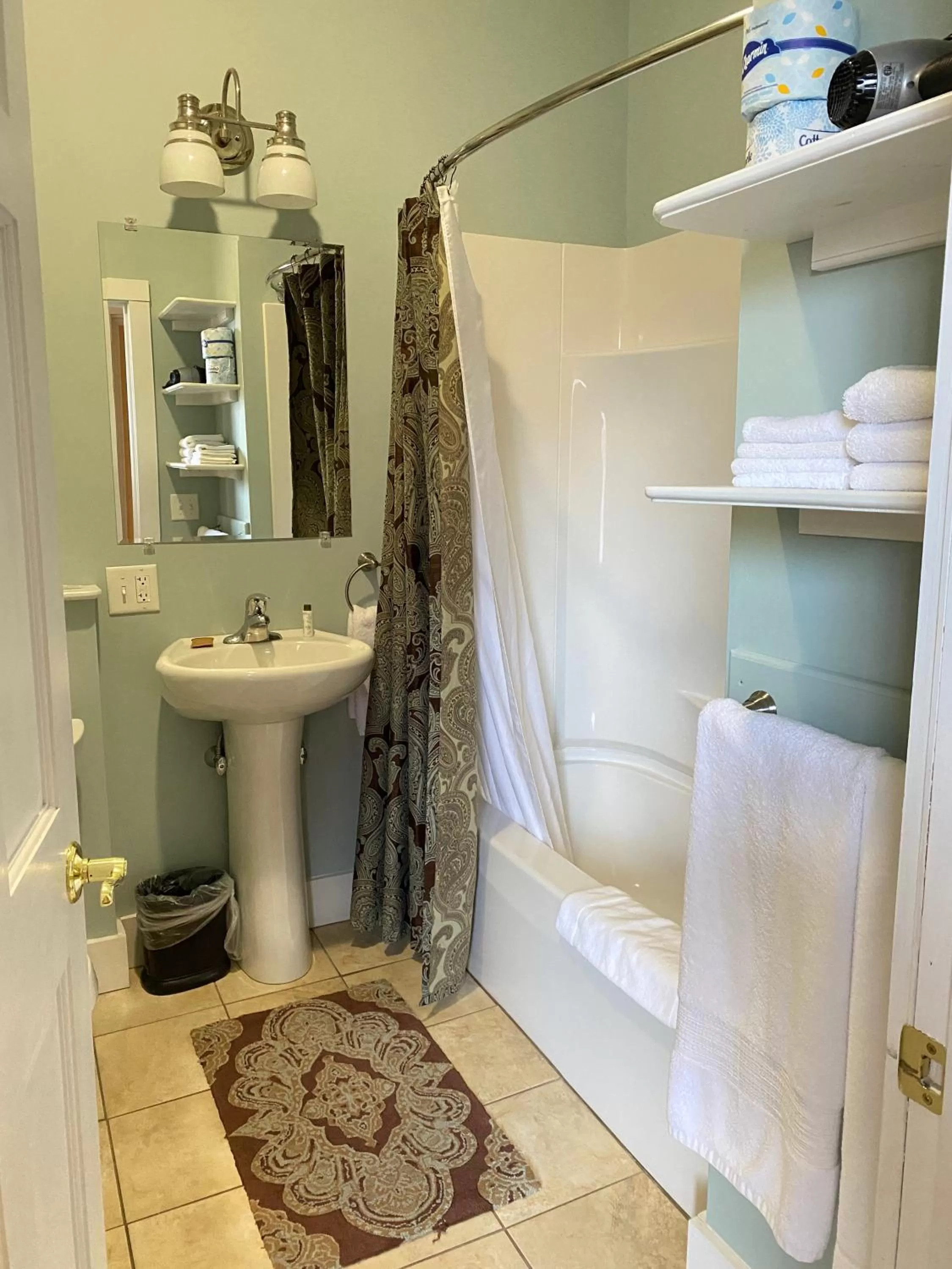 Bathroom in Bristol Suites