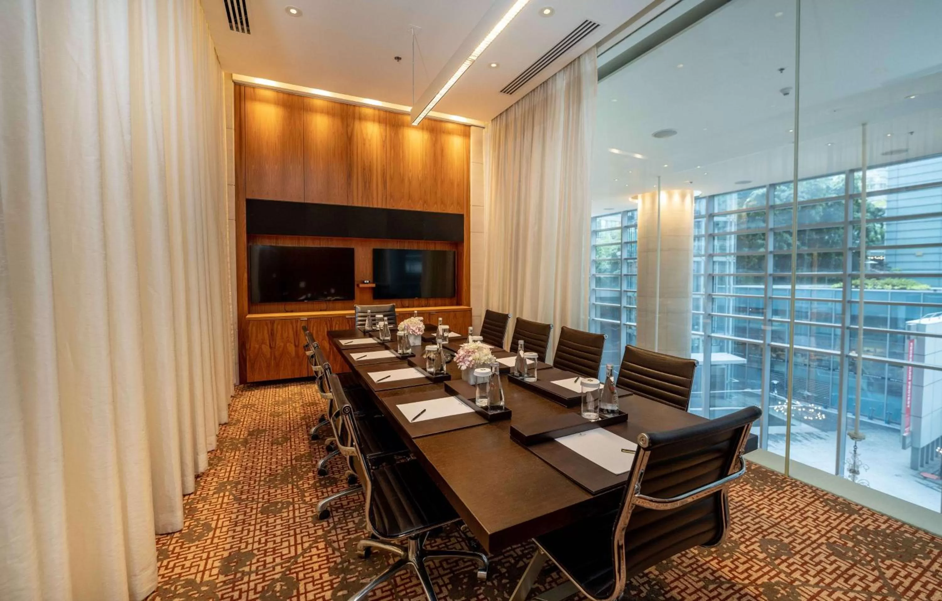 TV and multimedia in Shangri-La Vancouver