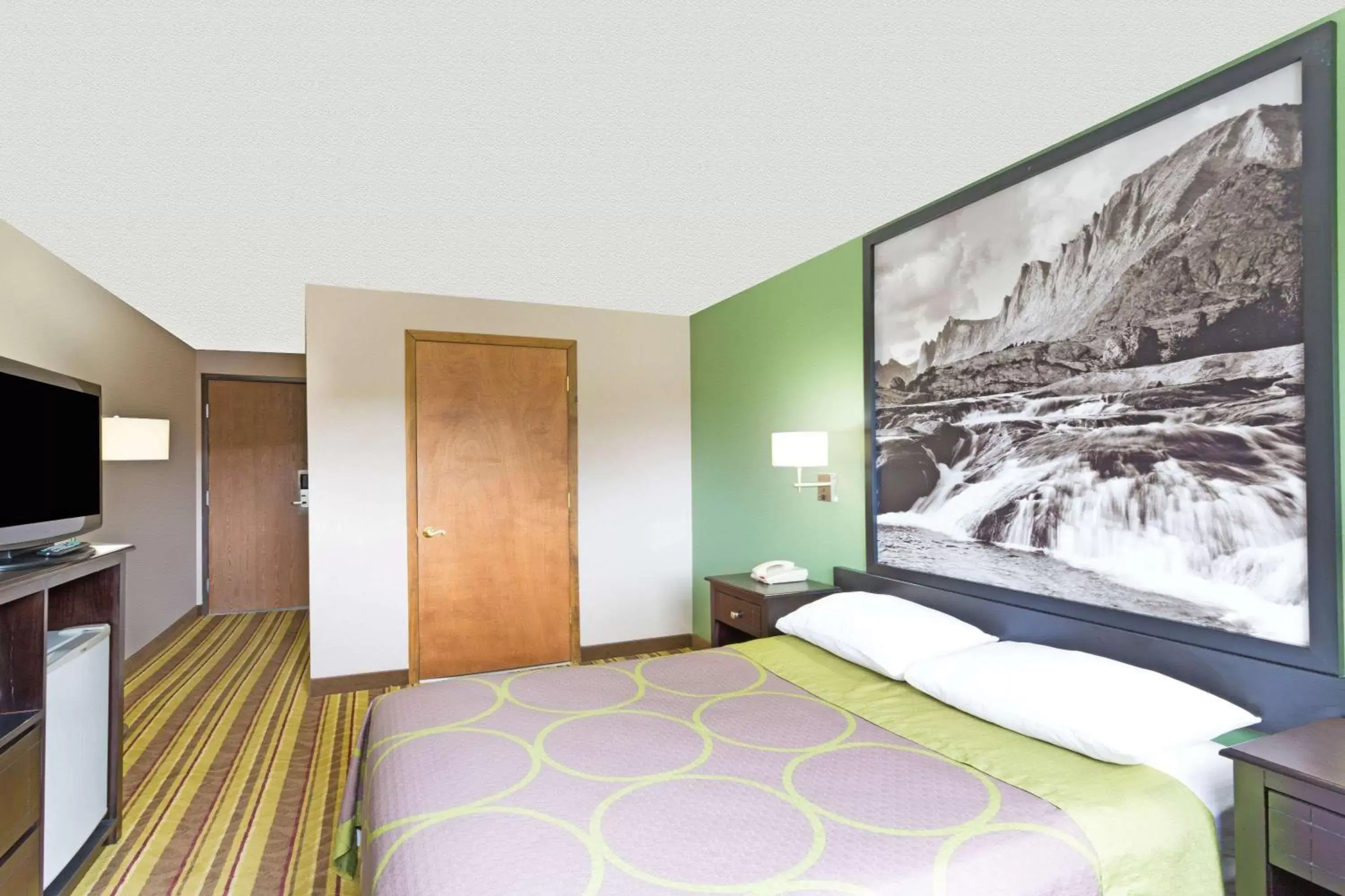 Photo of the whole room, Bed in Super 8 by Wyndham Green River