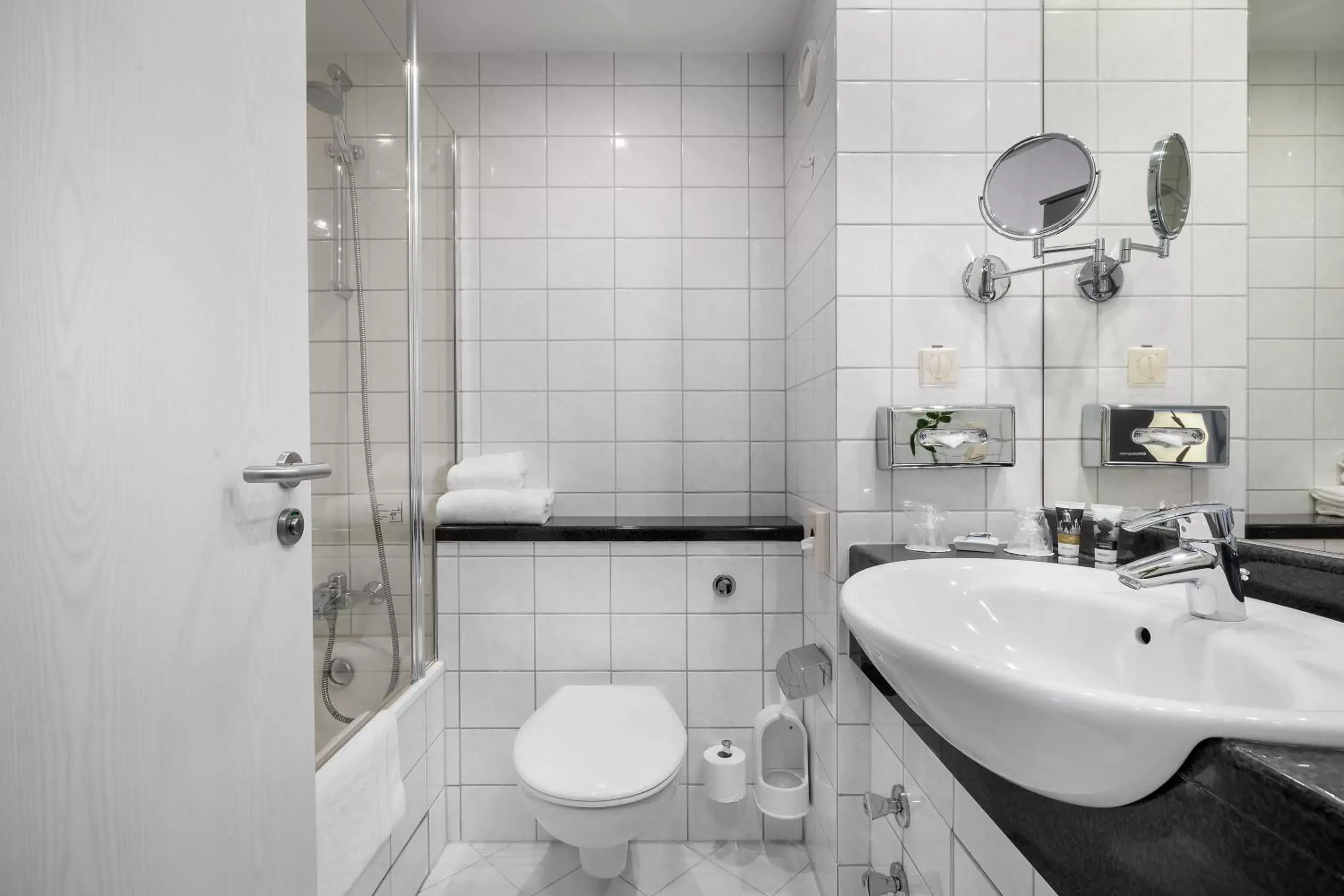 Photo of the whole room, Bathroom in Mercure Hotel Ingolstadt