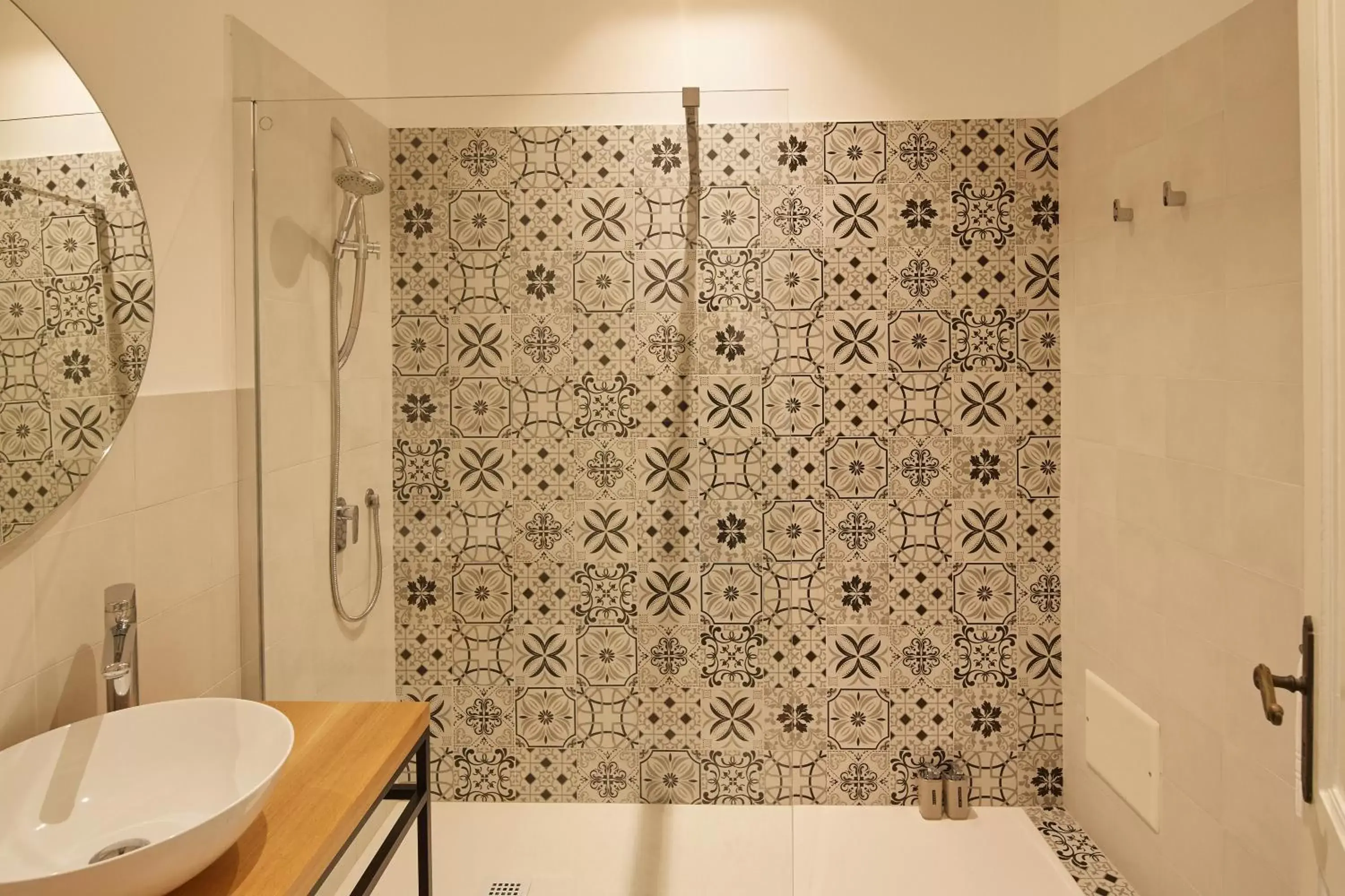 Shower, Bathroom in Galleria del Duomo