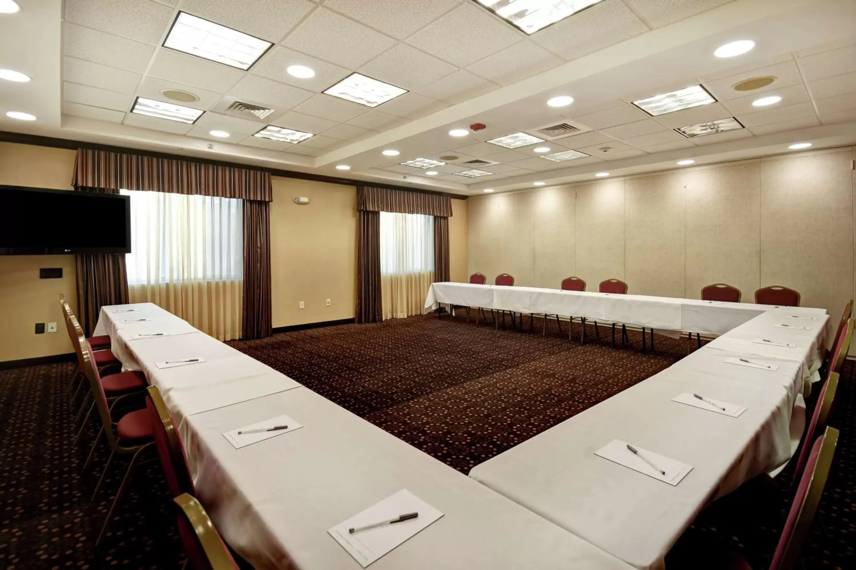 Meeting/conference room in Hampton Inn & Suites Folsom