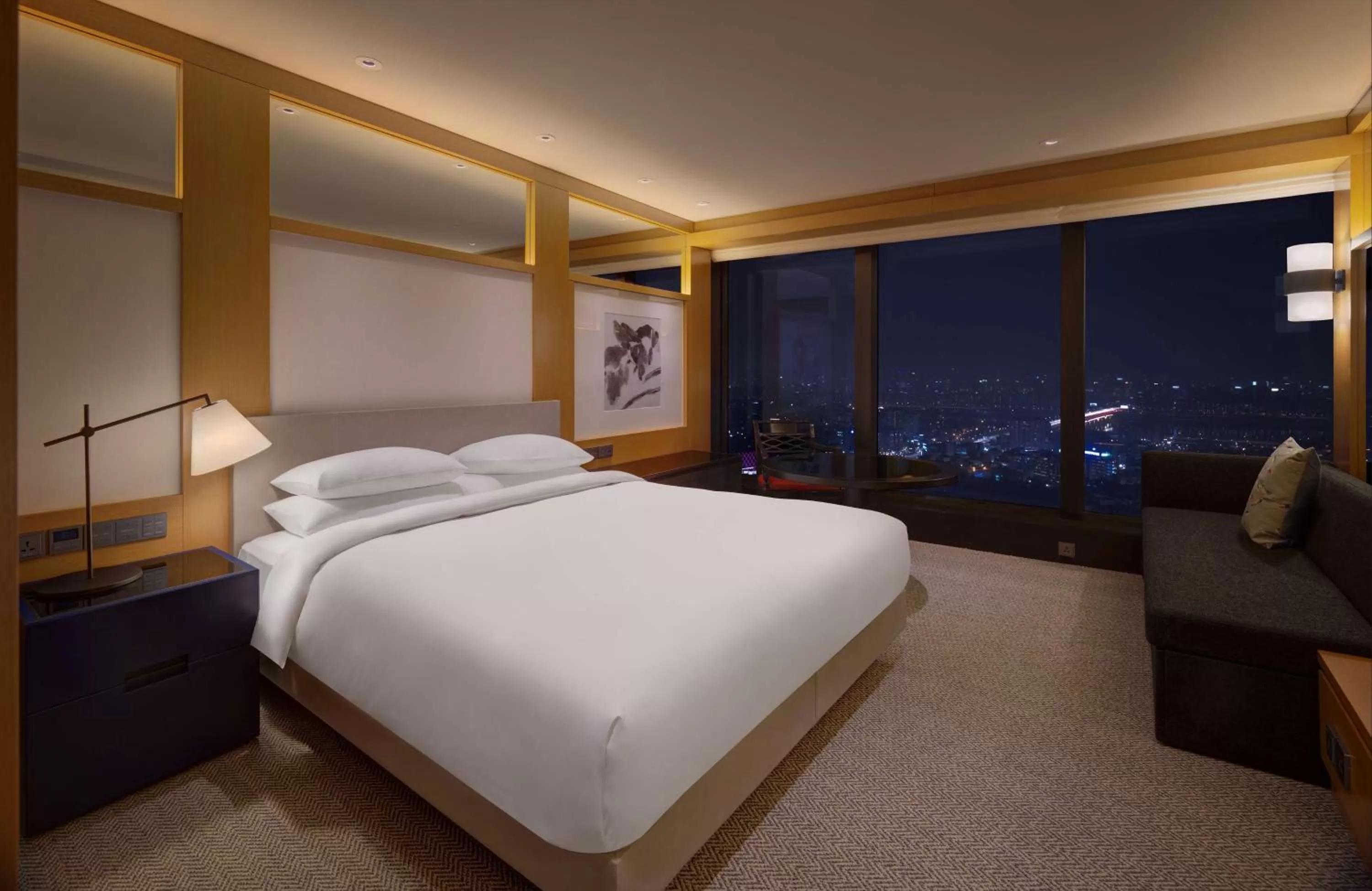 Photo of the whole room, Bed in Grand Hyatt Seoul