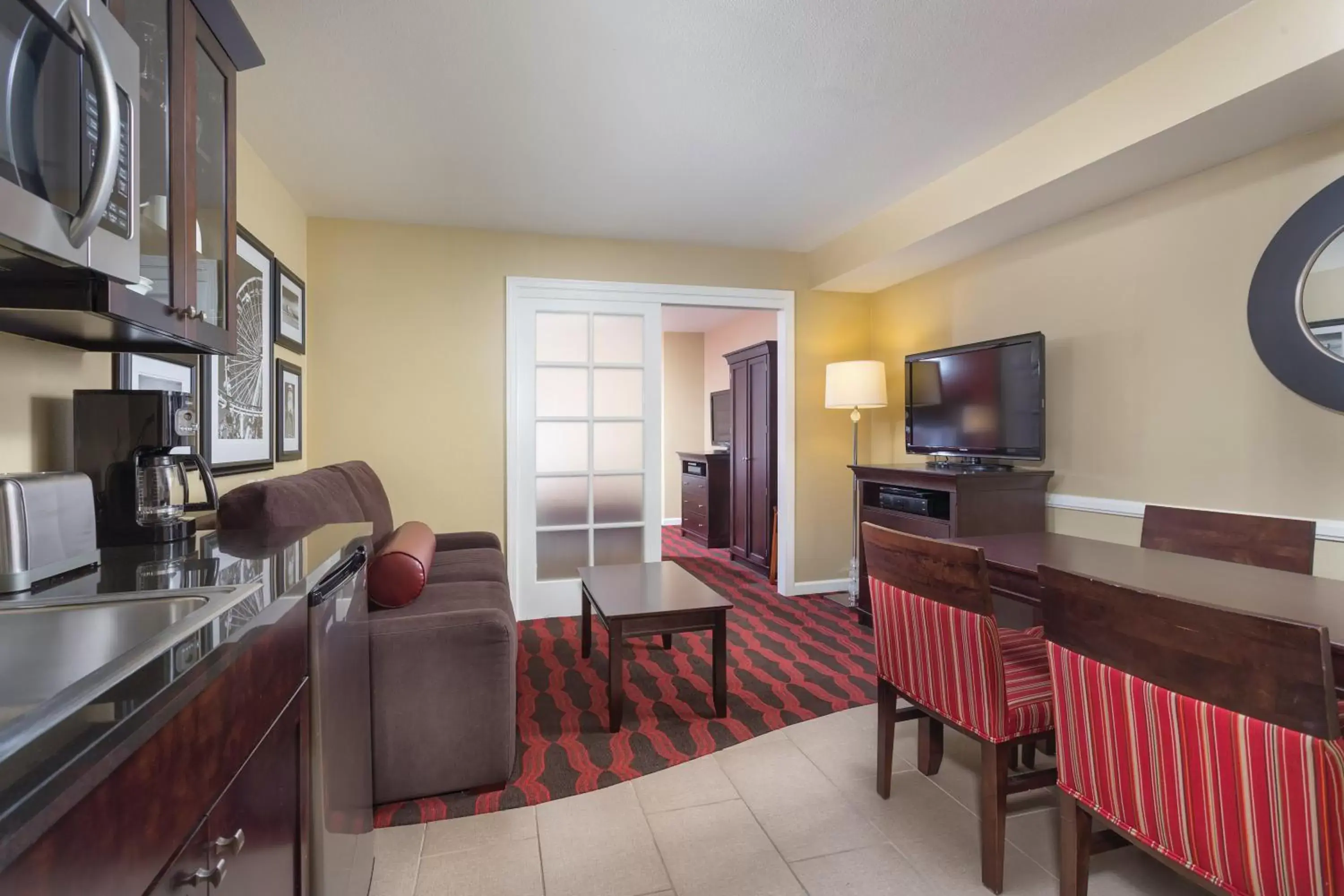 Lobby or reception, TV/Entertainment Center in Peacock Suites