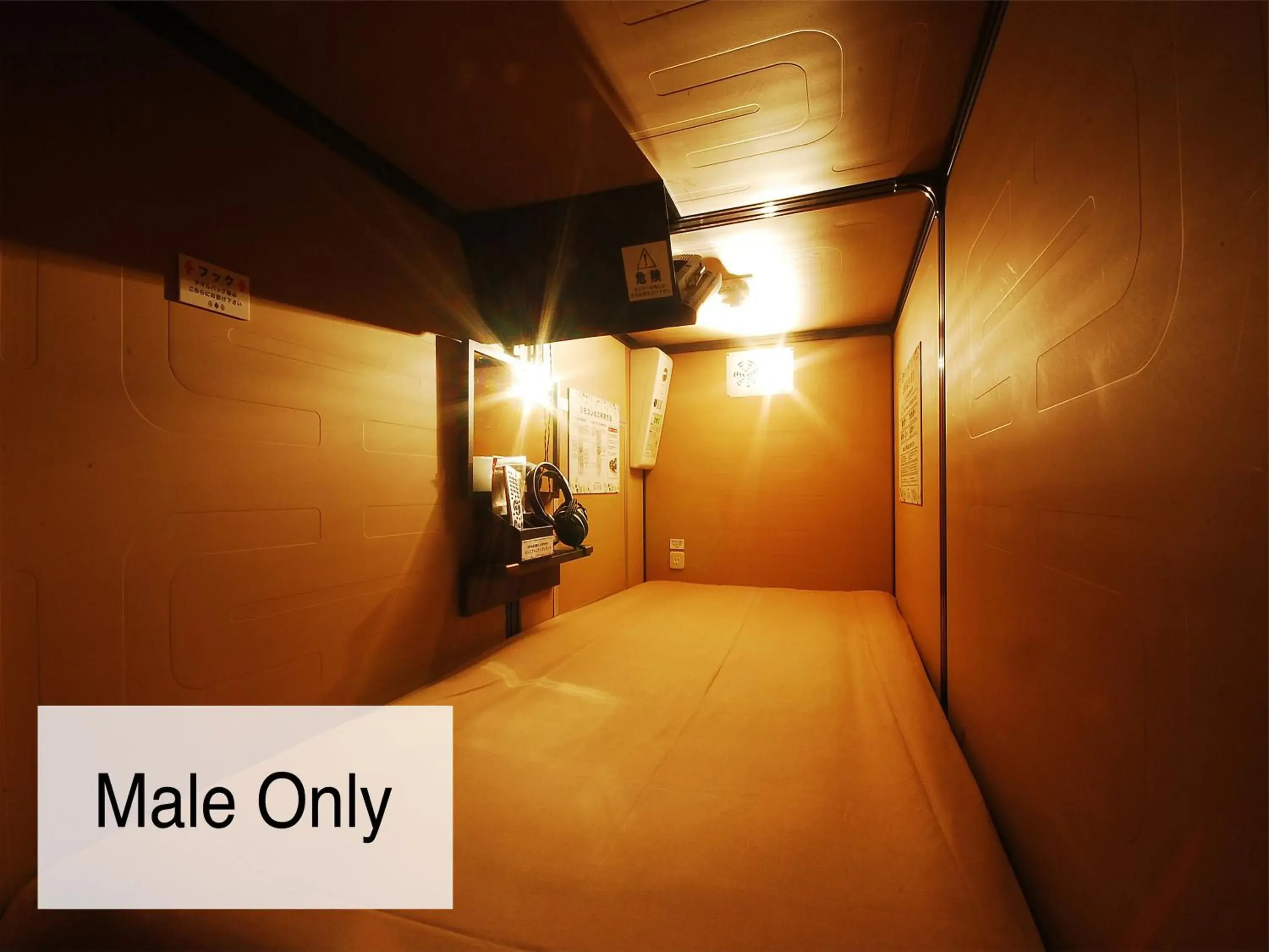 Bedroom in Anshin Oyado Tokyo Akihabara - Male Only