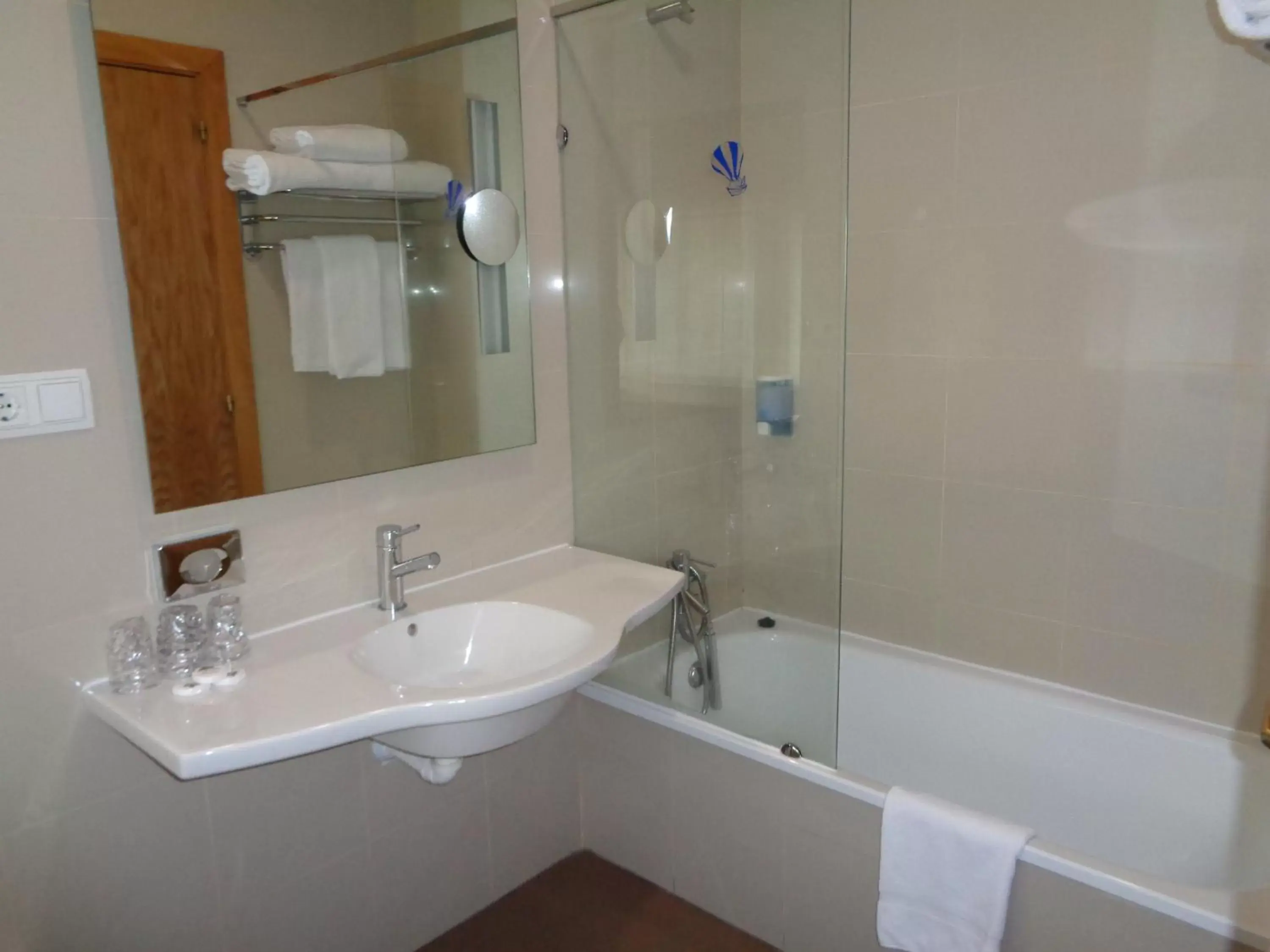 Toilet, Bathroom in Hotel Villa De Betanzos