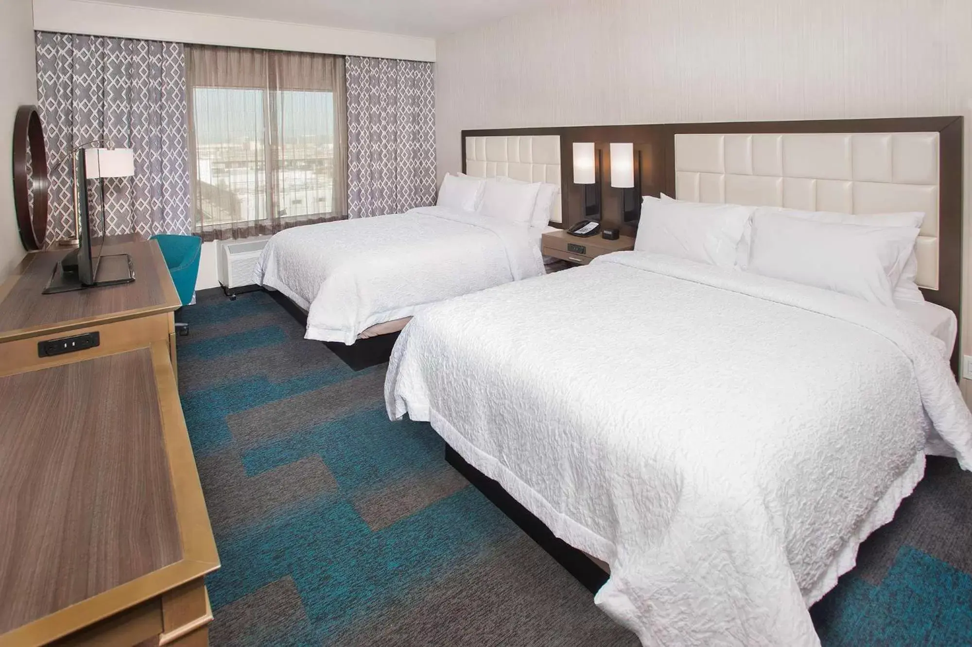 Bedroom, Bed in Hampton Inn & Suites LAX El Segundo