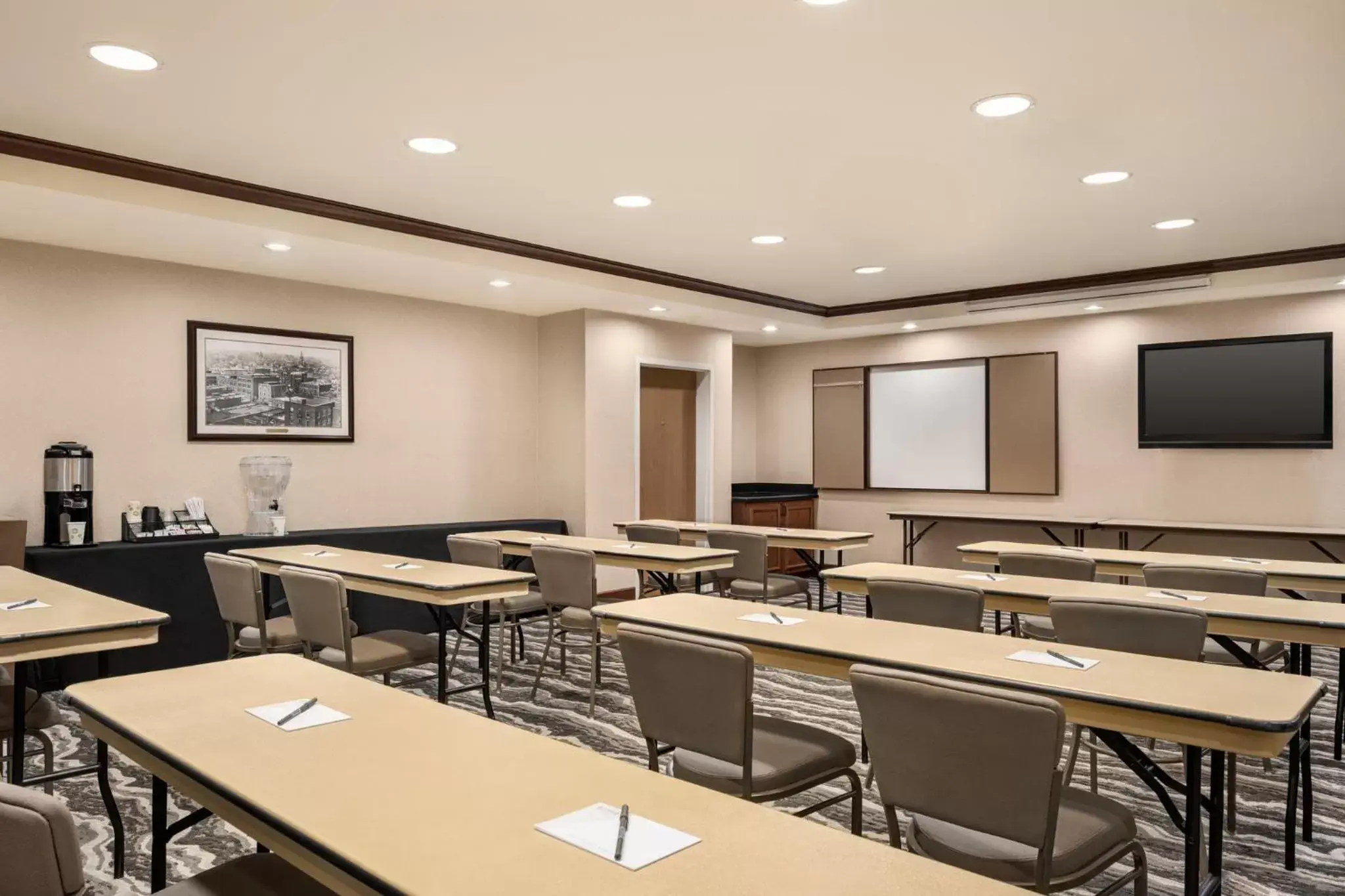 Meeting/conference room in Staybridge Suites Oklahoma City-Quail Springs, an IHG Hotel