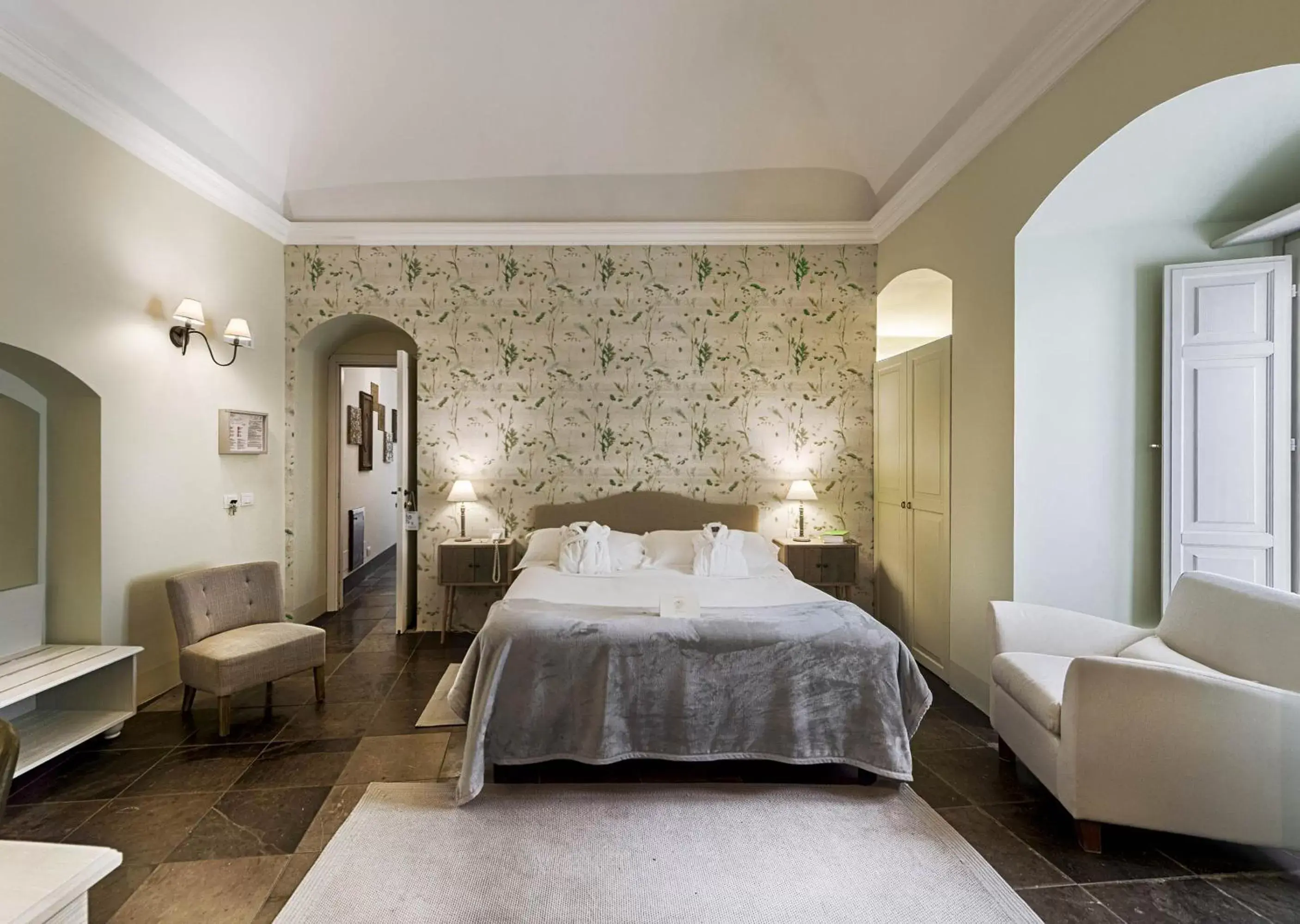 Photo of the whole room, Bed in Relais & Châteaux Locanda Don Serafino