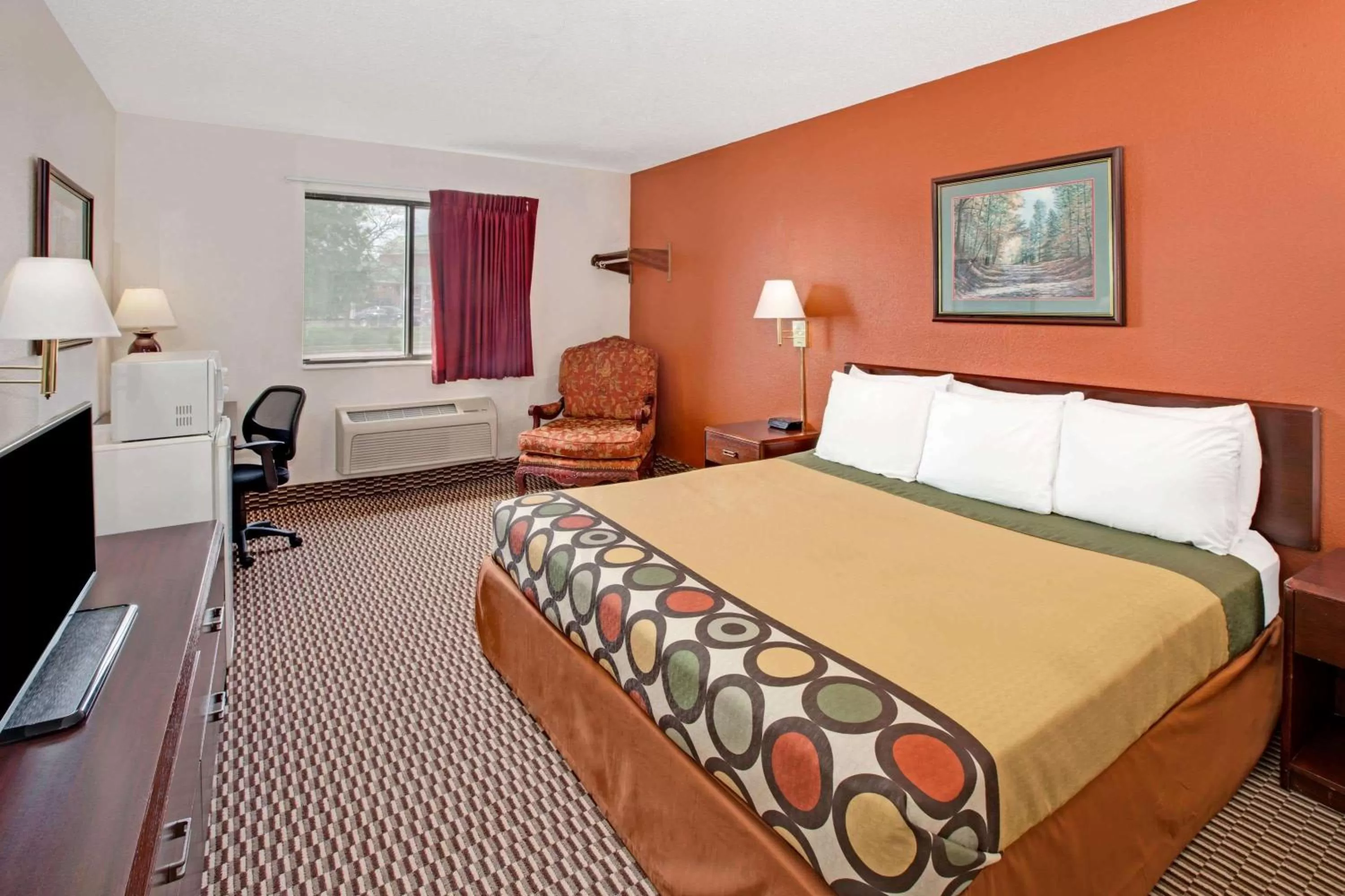 Photo of the whole room, Bed in Super 8 by Wyndham Crystal Lake