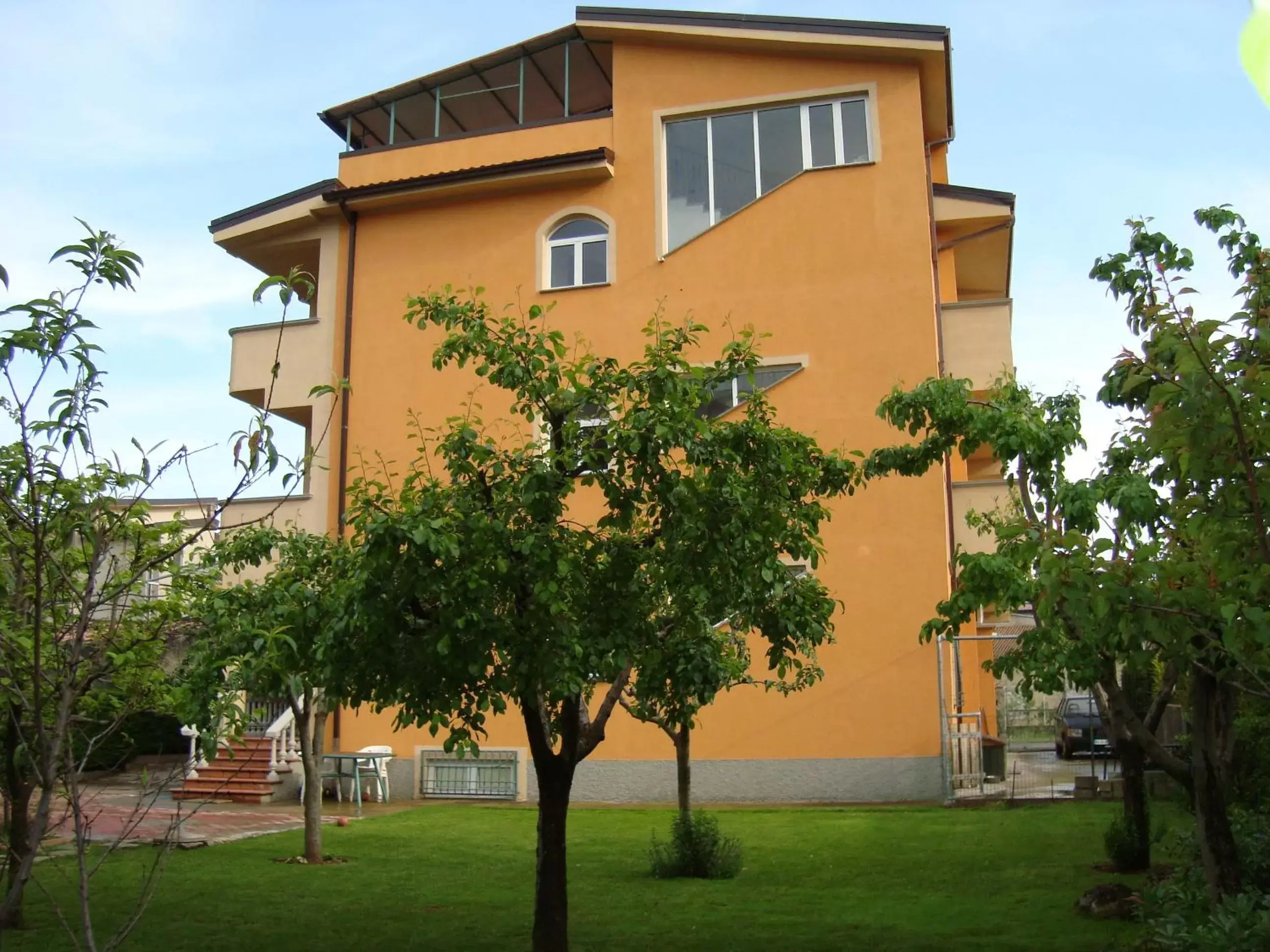 Facade/entrance, Property Building in B&B Esperança