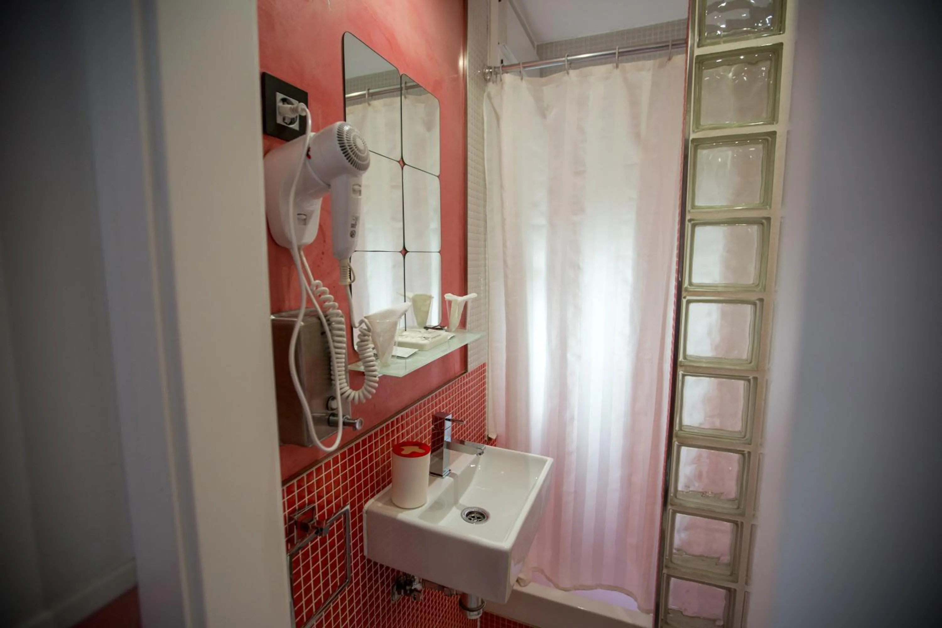 Bathroom in Hostal Inn Madrid