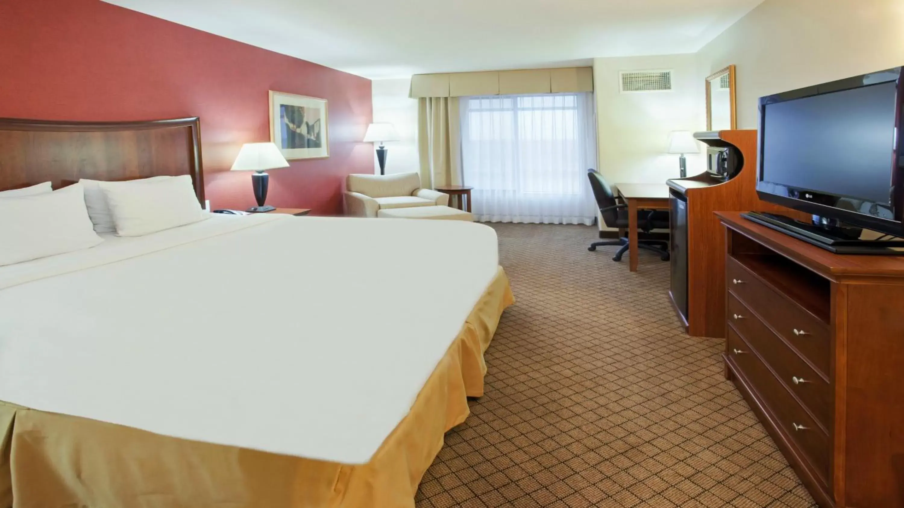 Photo of the whole room, Bed in Holiday Inn Express Hotel & Suites Lincoln-Roseville Area, an IHG Hotel