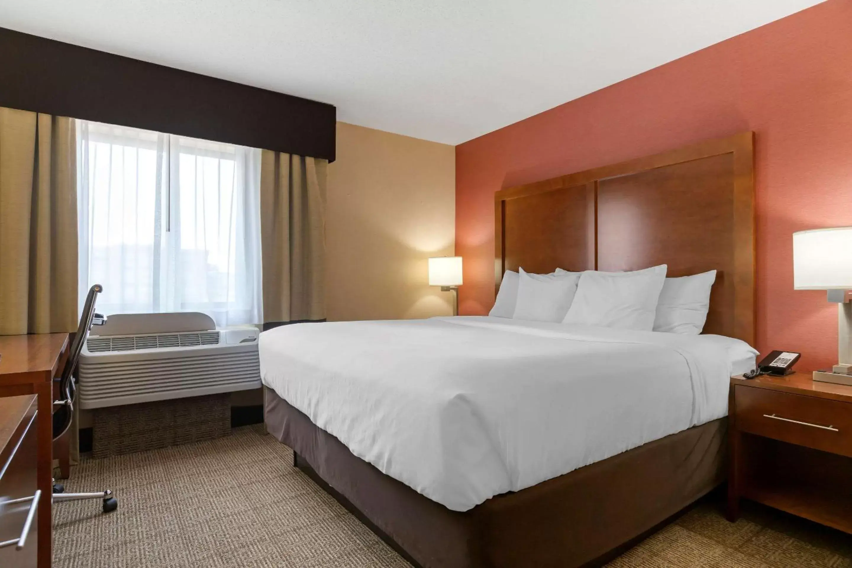 Bedroom, Bed in Comfort Inn & Suites - Jackson