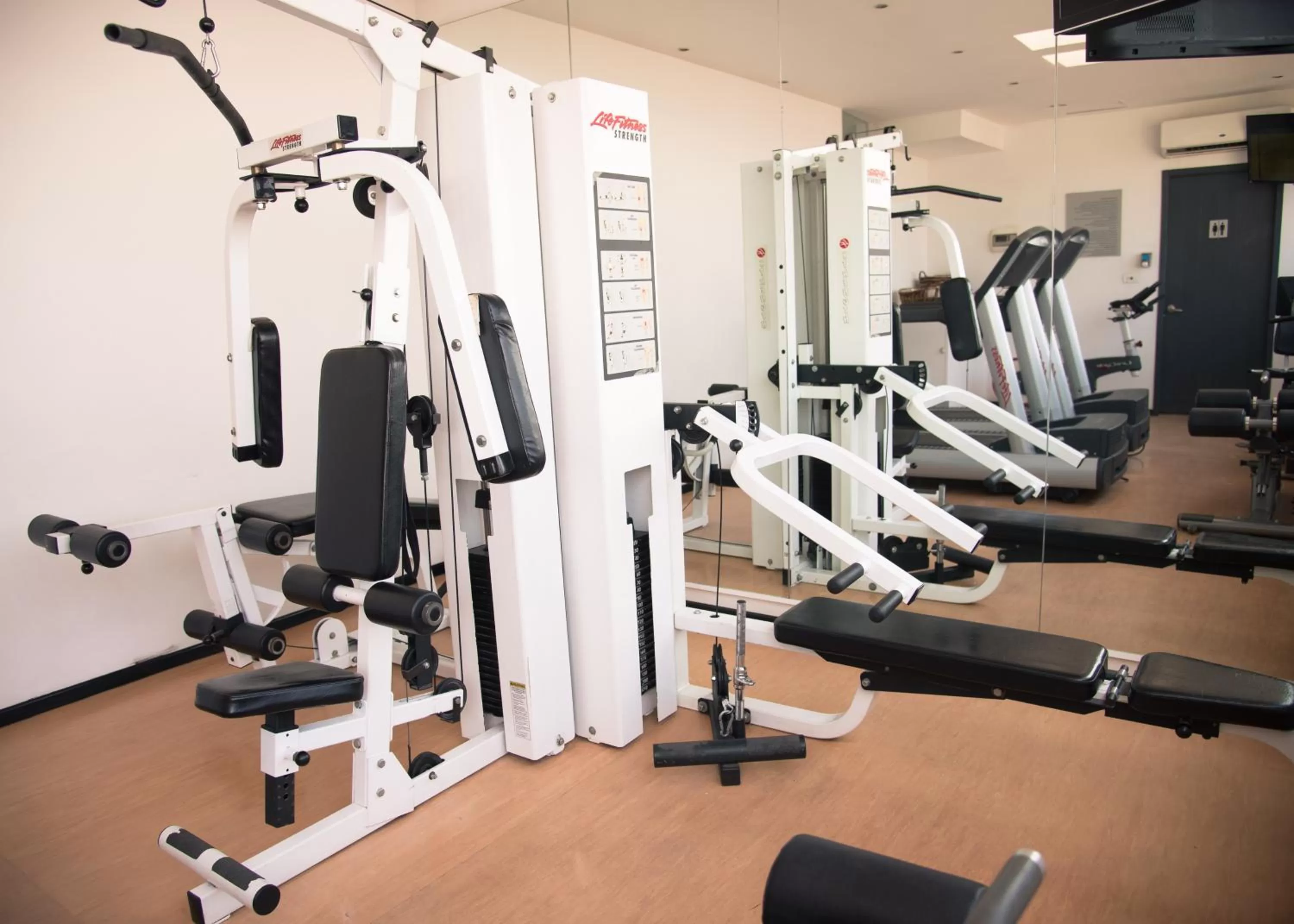 Fitness centre/facilities in LaiLa Hotel CDMX Reforma