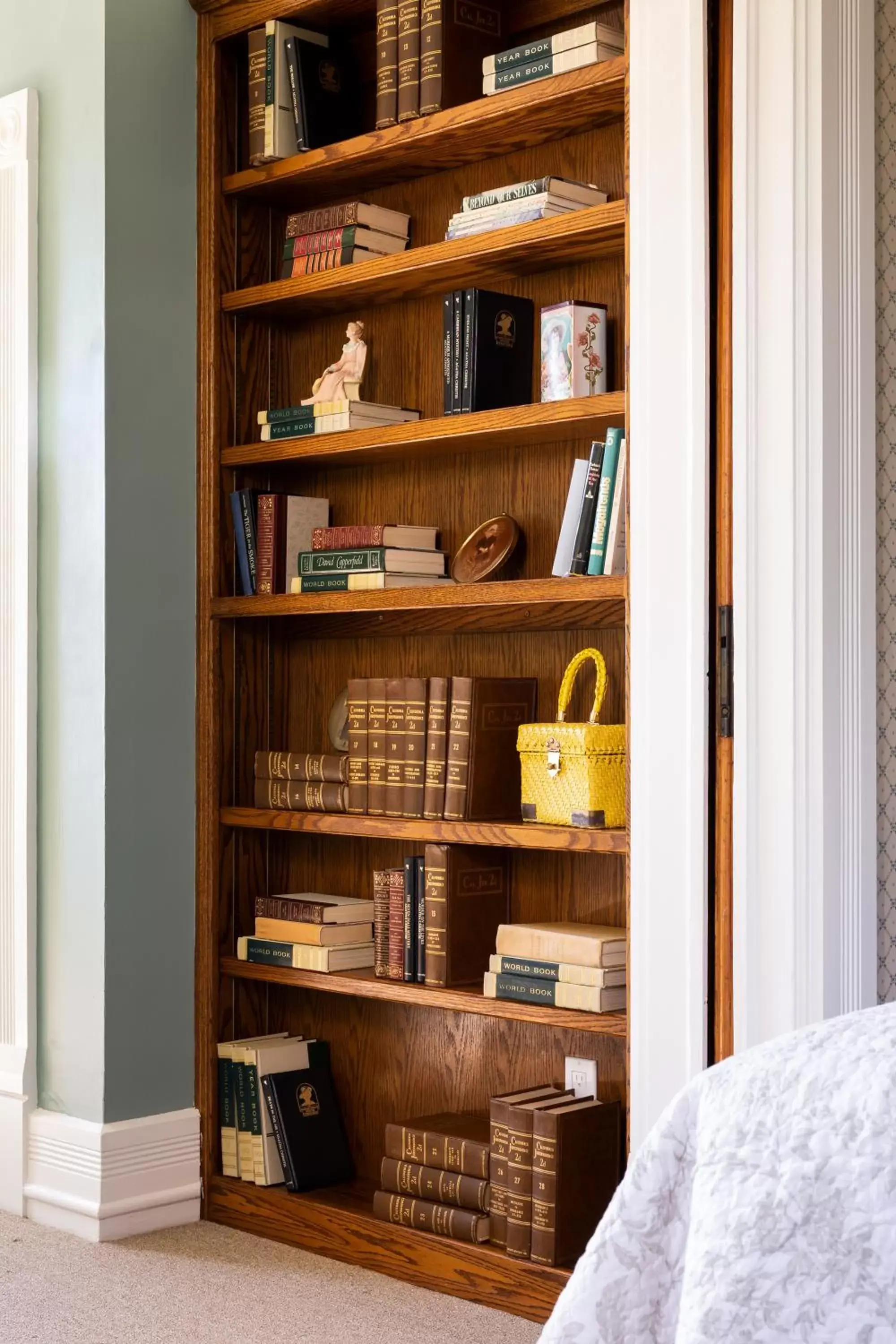 Library in Garden Street Inn Downtown San Luis Obispo, A Kirkwood Collection Hotel