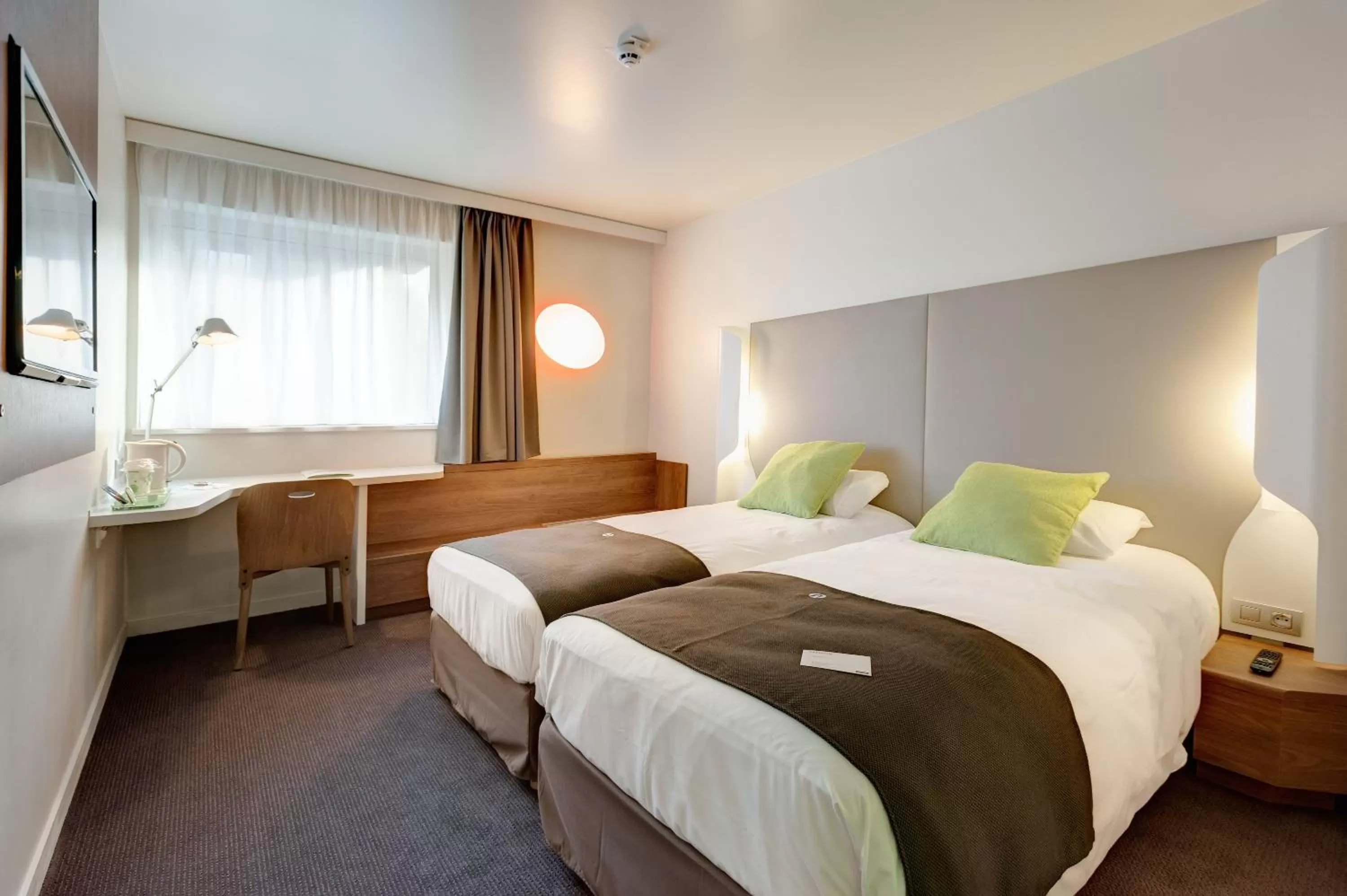 Bedroom, Bed in Campanile La Roche Sur Yon Centre Gare