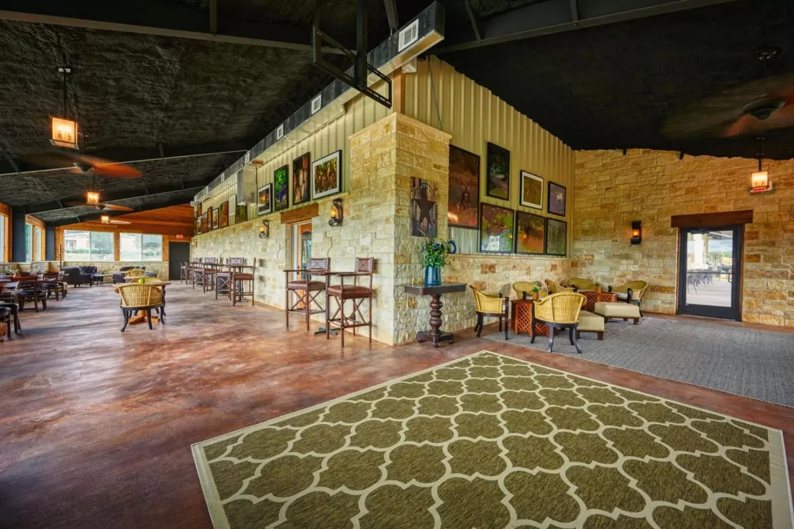Lounge or bar in Carter Creek Winery Resort & Spa