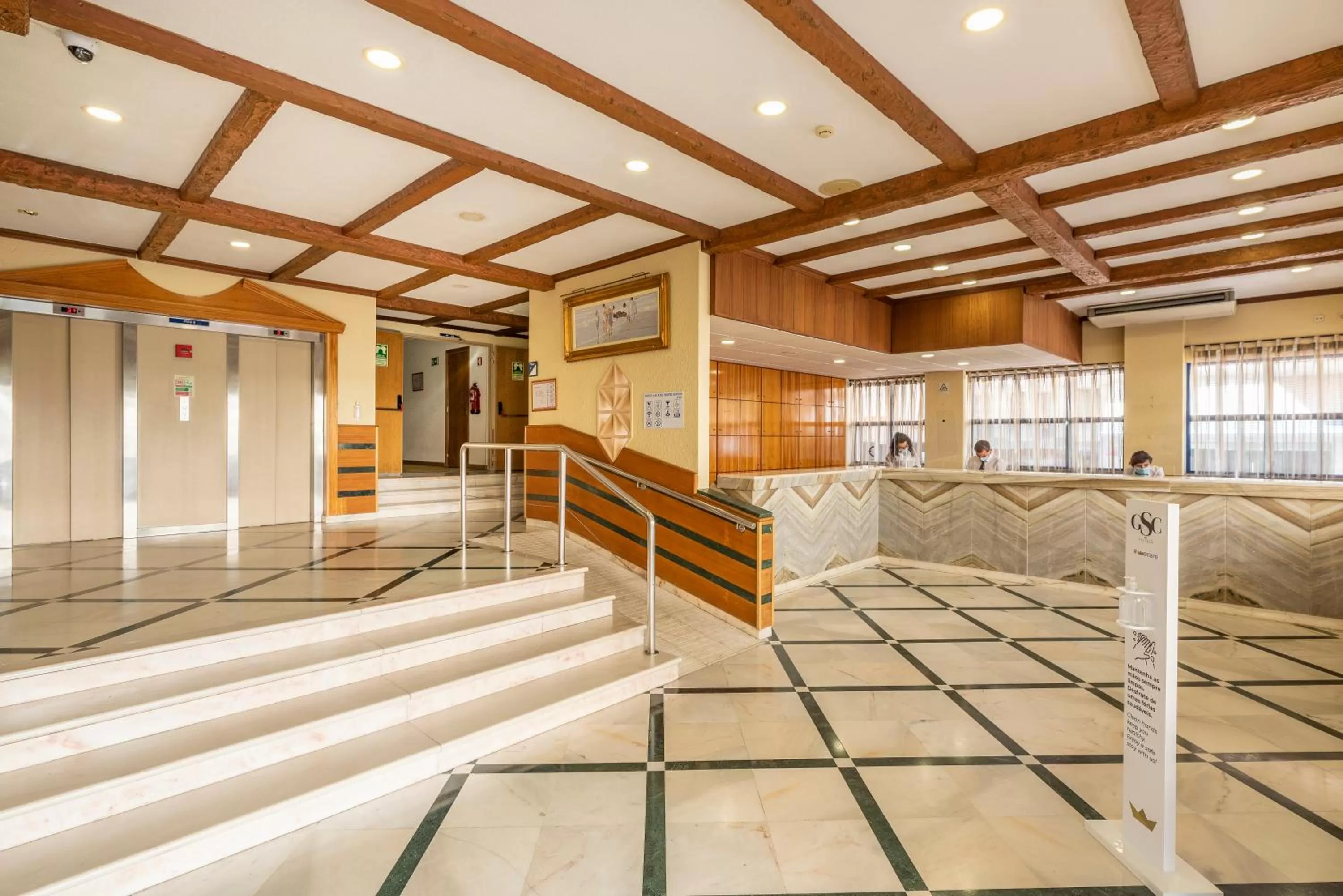 Lobby or reception in Hotel Baía De Monte Gordo