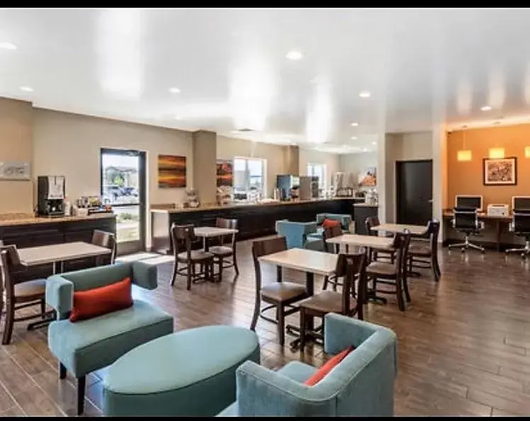 Restaurant/Places to Eat in Sleep Inn & Suites Denver International Airport