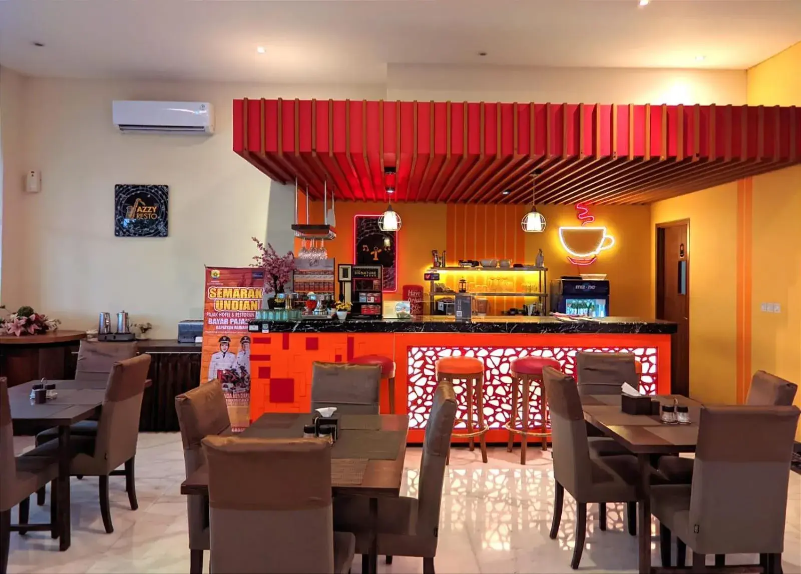 Restaurant/Places to Eat in Front One Hotel Purwodadi