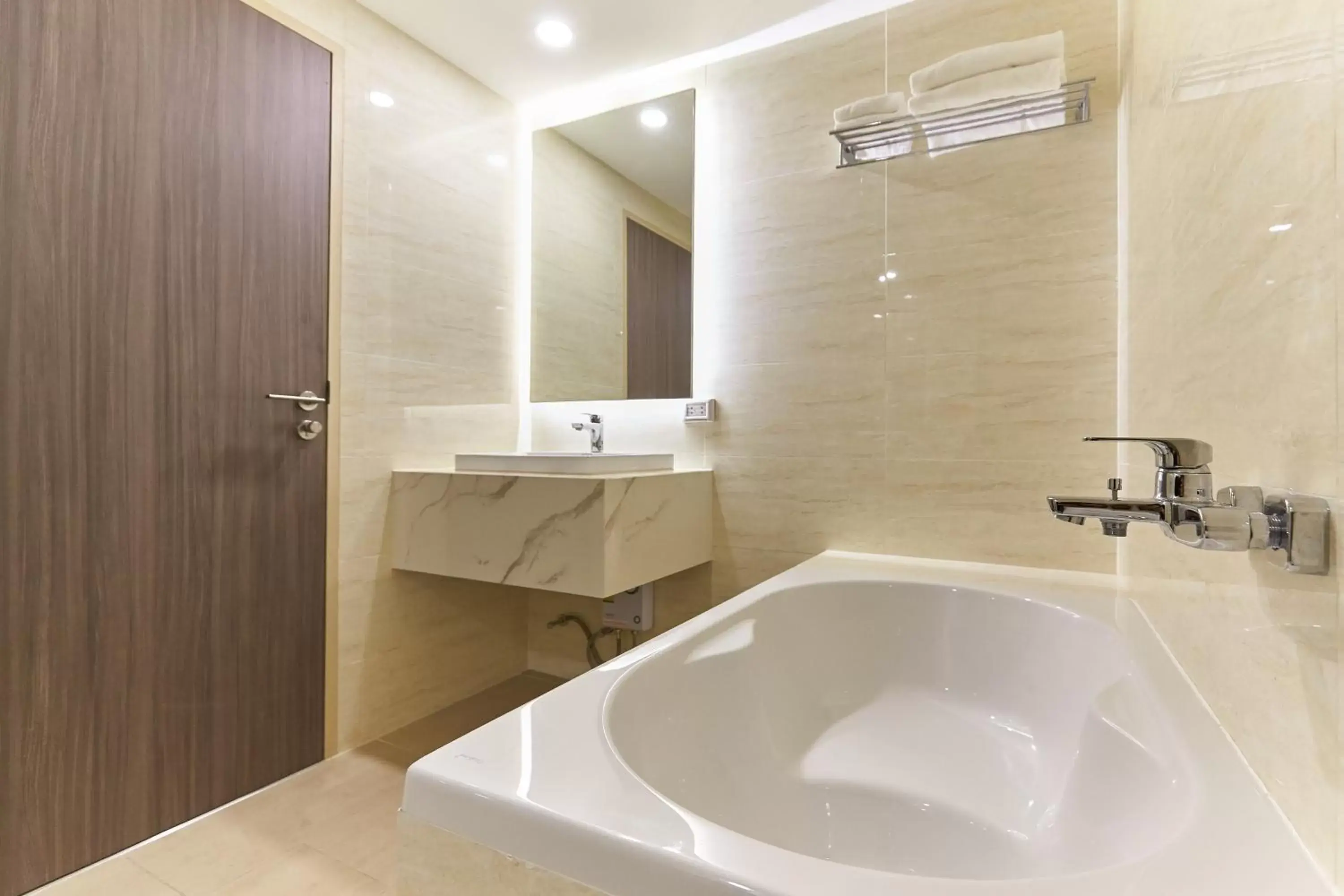 Bathroom in Samyan Serene Hotel