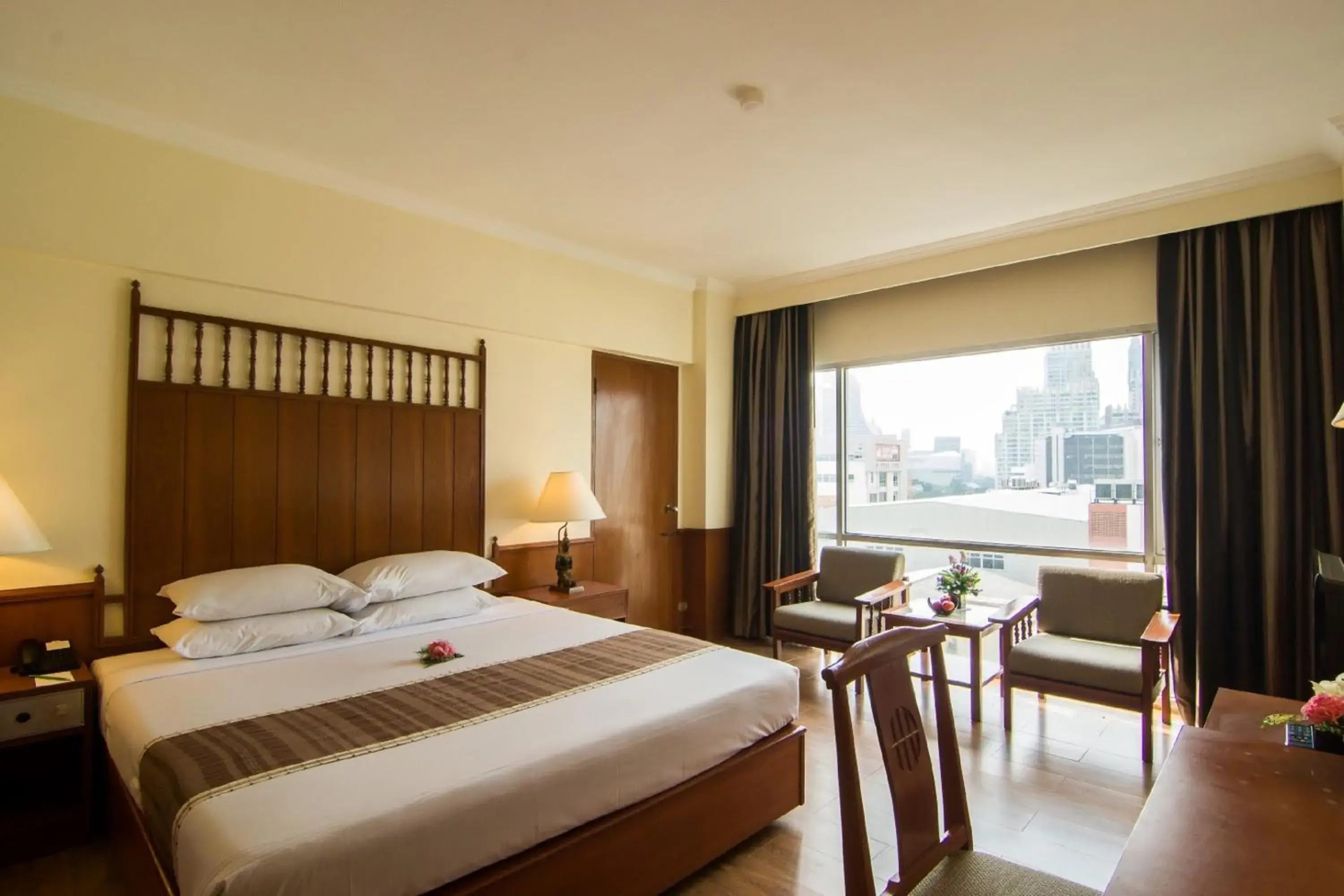 Bedroom, Bed in Bangkok Palace Hotel