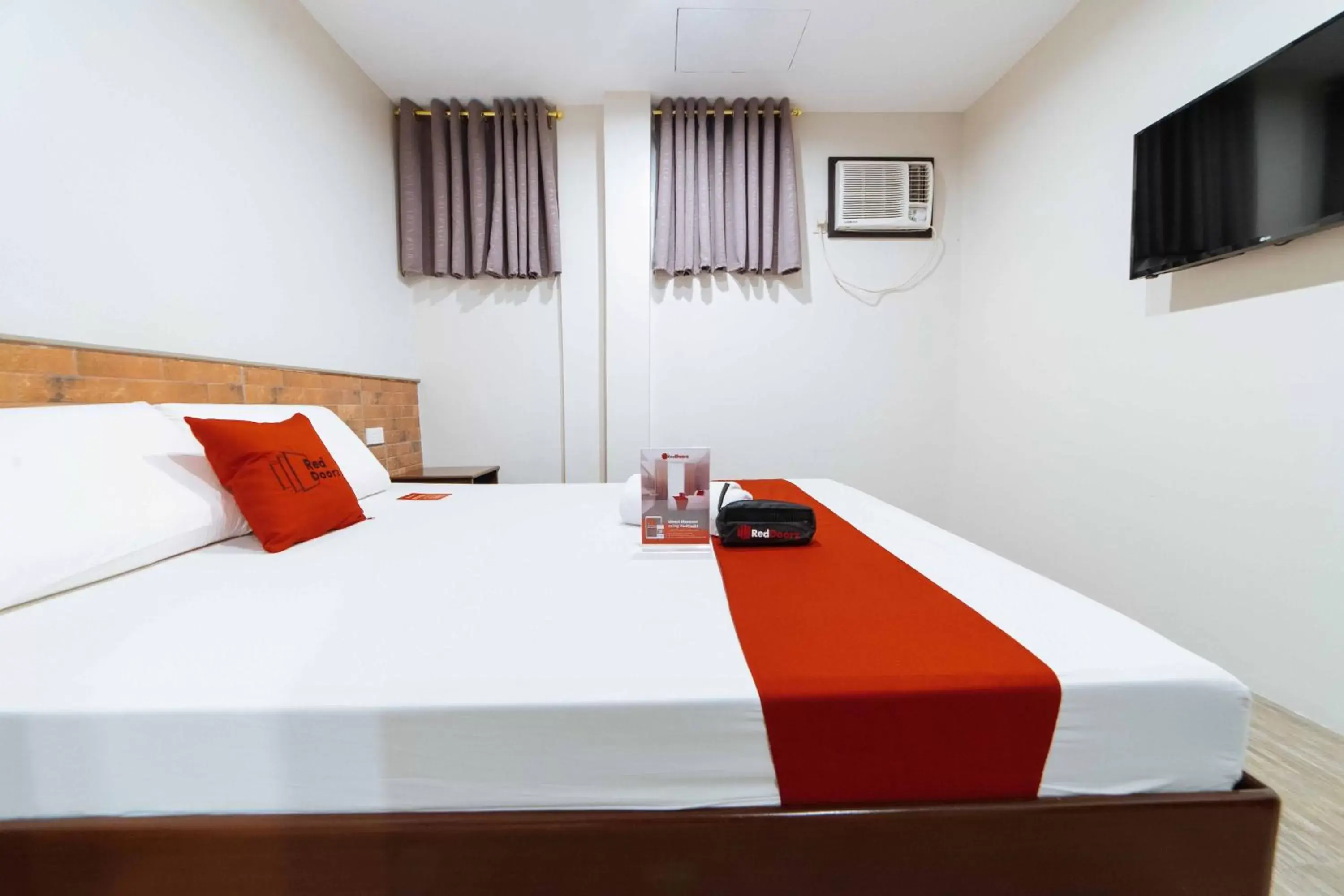 Bed in RedDoorz at Traveler's Inn Bajada Davao