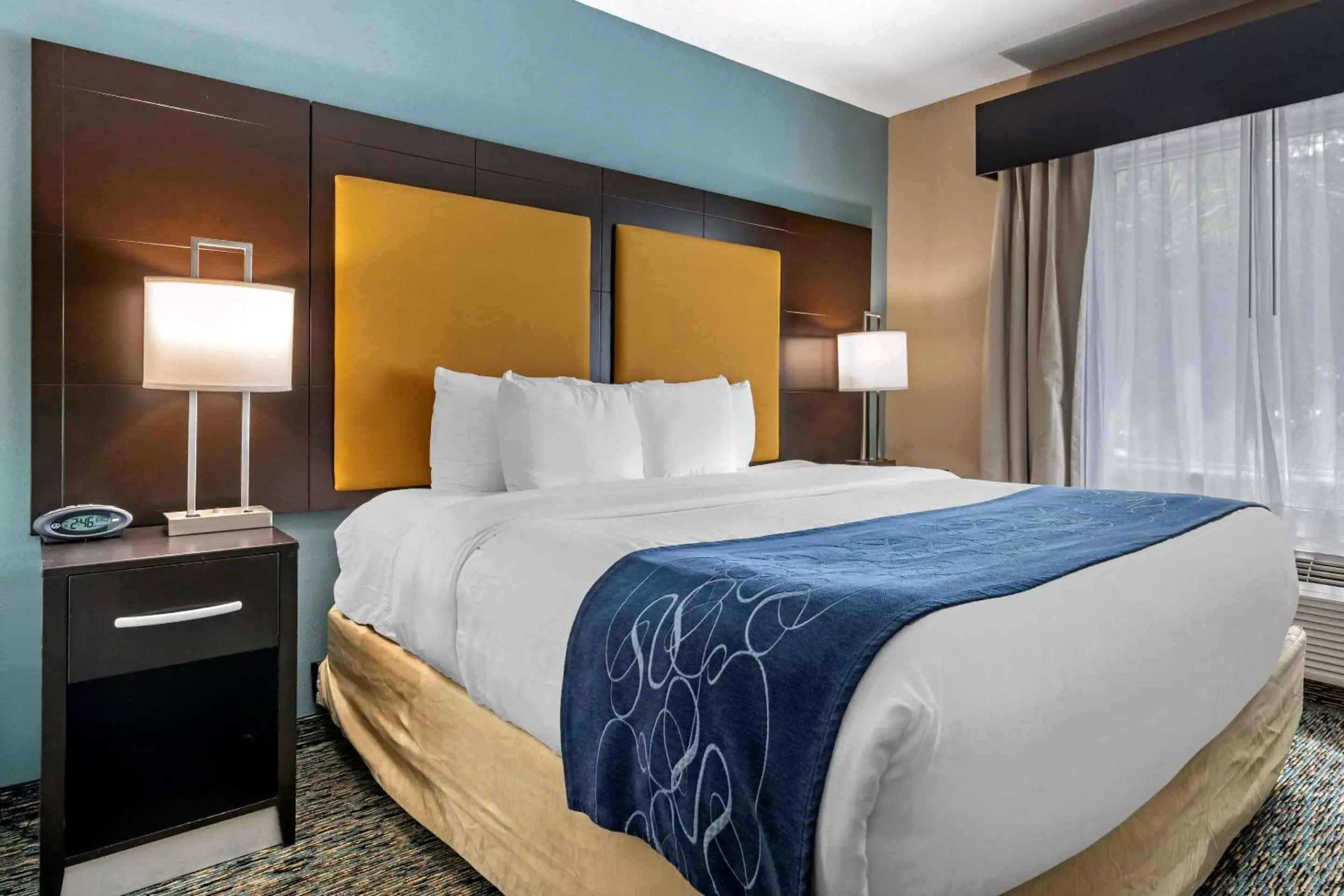 Photo of the whole room, Bed in Comfort Suites Fort Lauderdale Airport South & Cruise Port