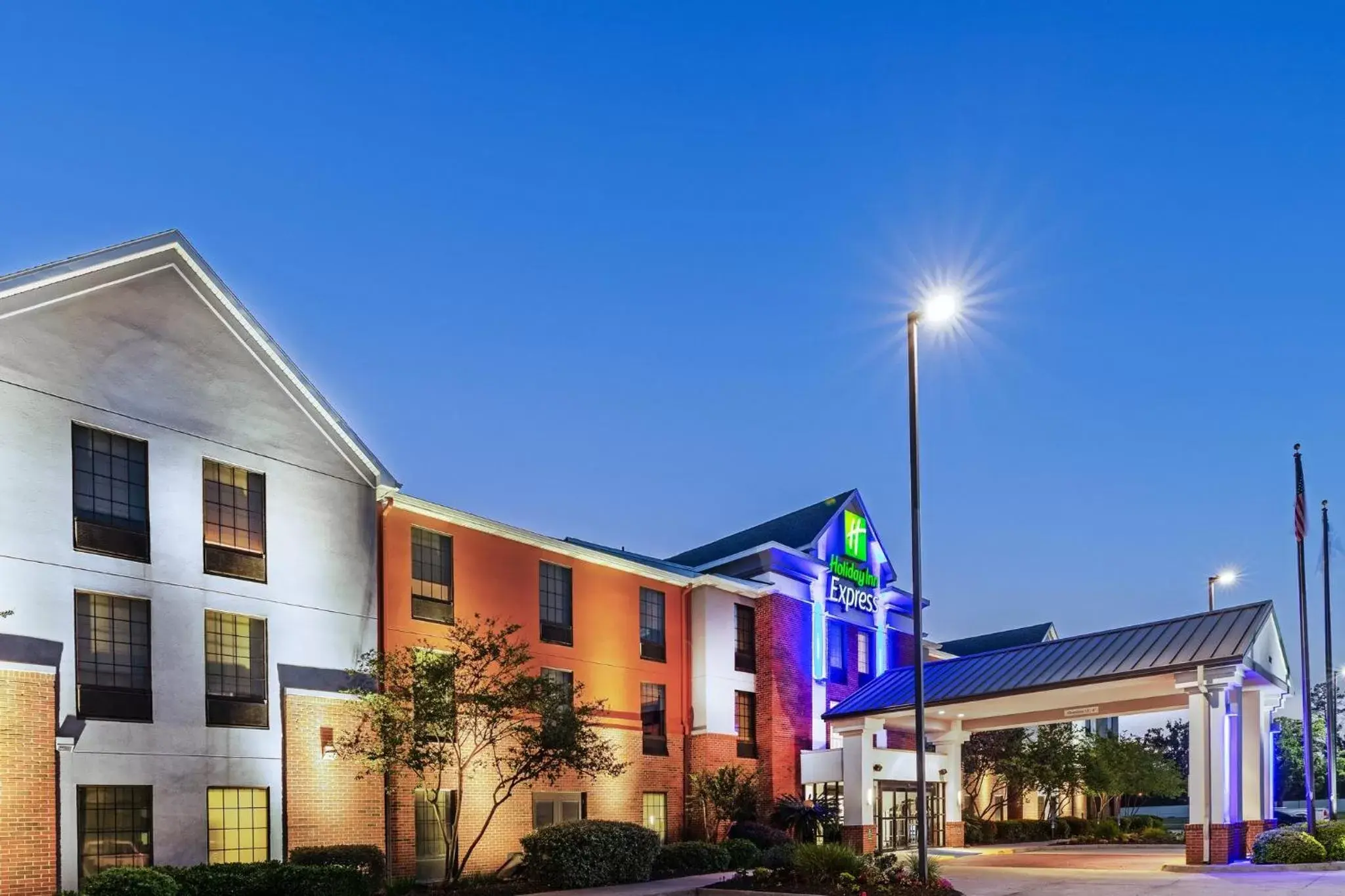 Property Building in Holiday Inn Express & Suites Sulphur - Lake Charles, an IHG Hotel