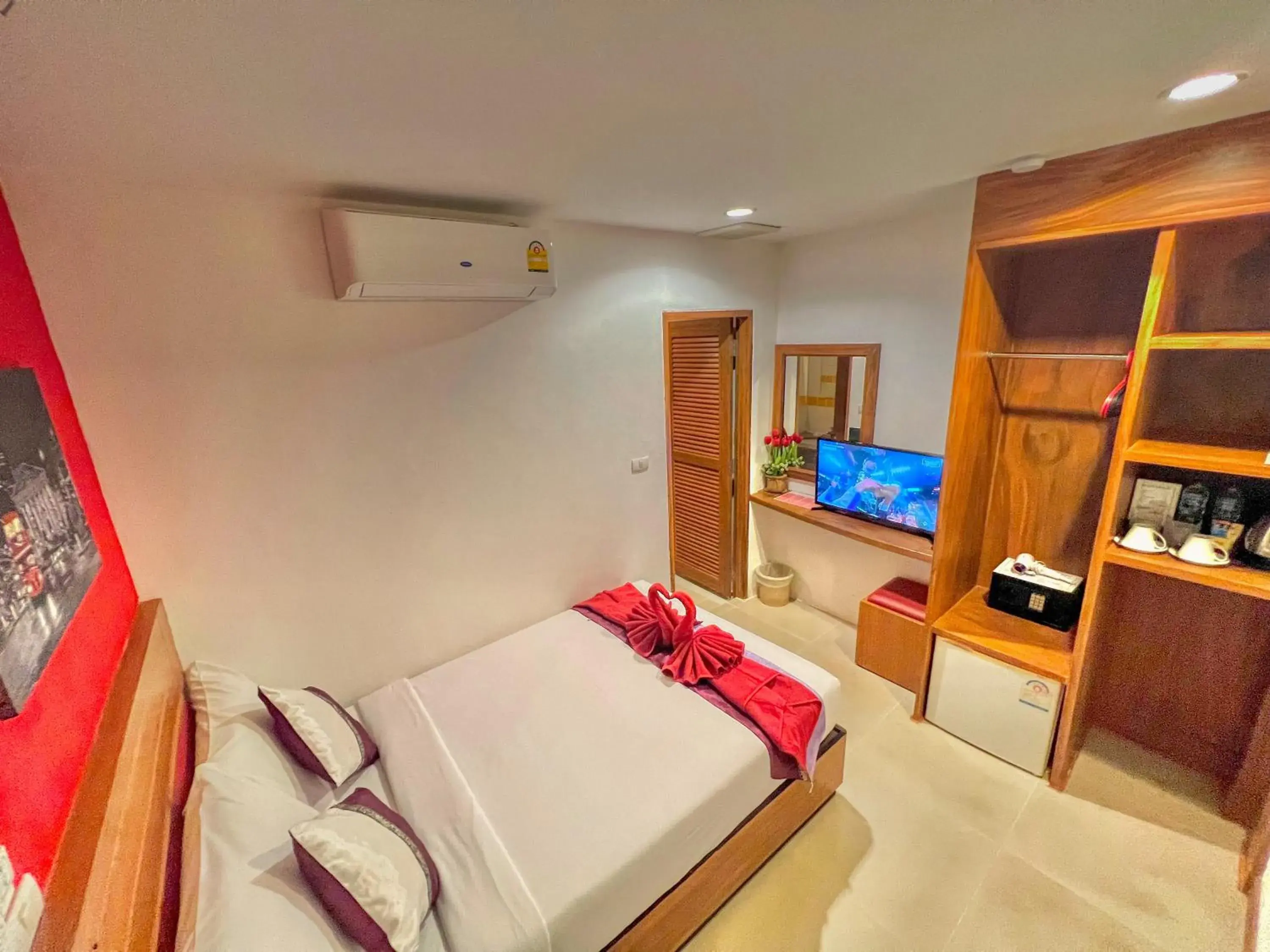 Bedroom, Bed in PJ Patong Resortel