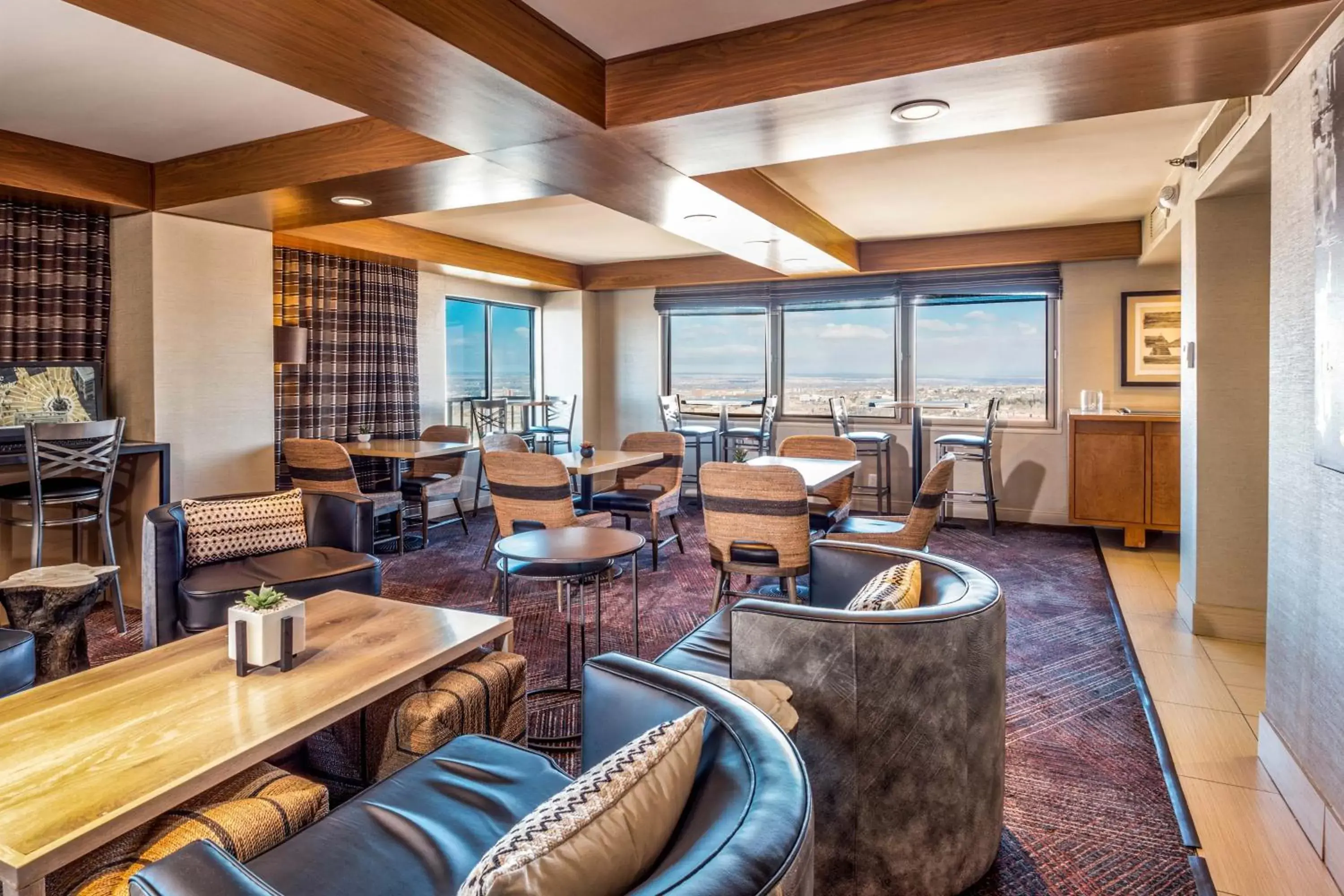Lounge or bar in Sheraton Albuquerque Airport Hotel