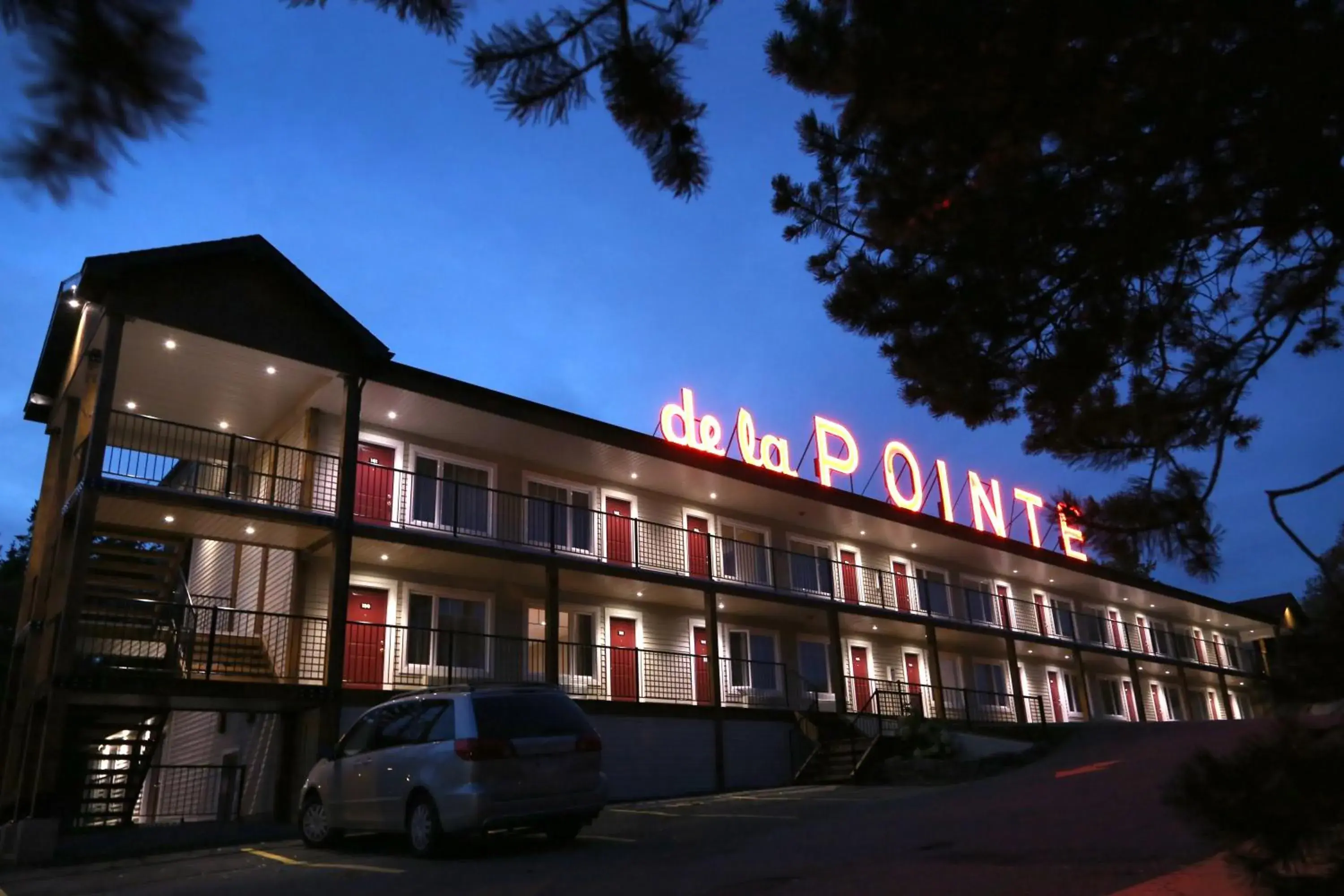 City view, Property Building in Auberge de la Pointe