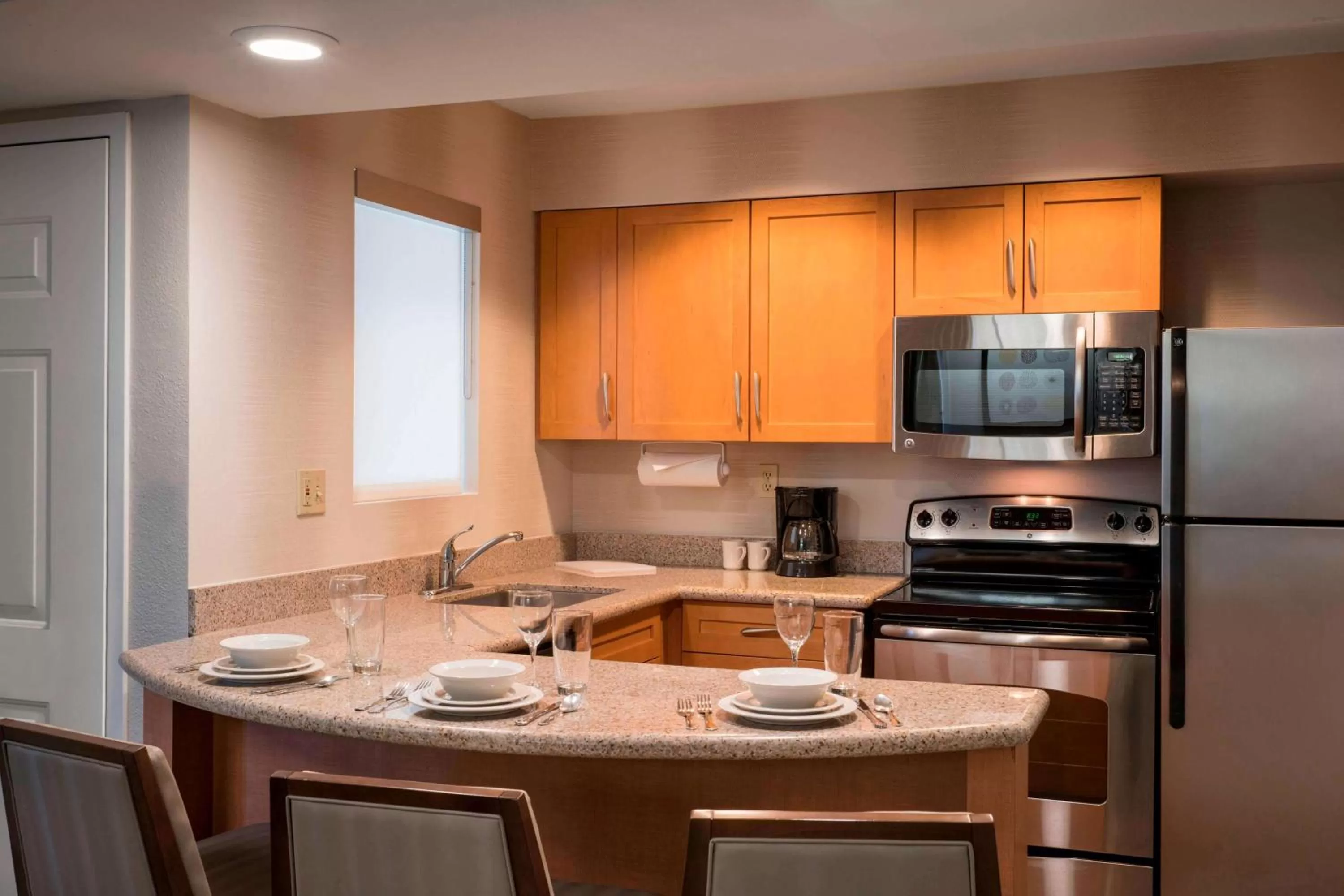 Kitchen or kitchenette in Sonesta ES Suites Scottsdale Paradise Valley