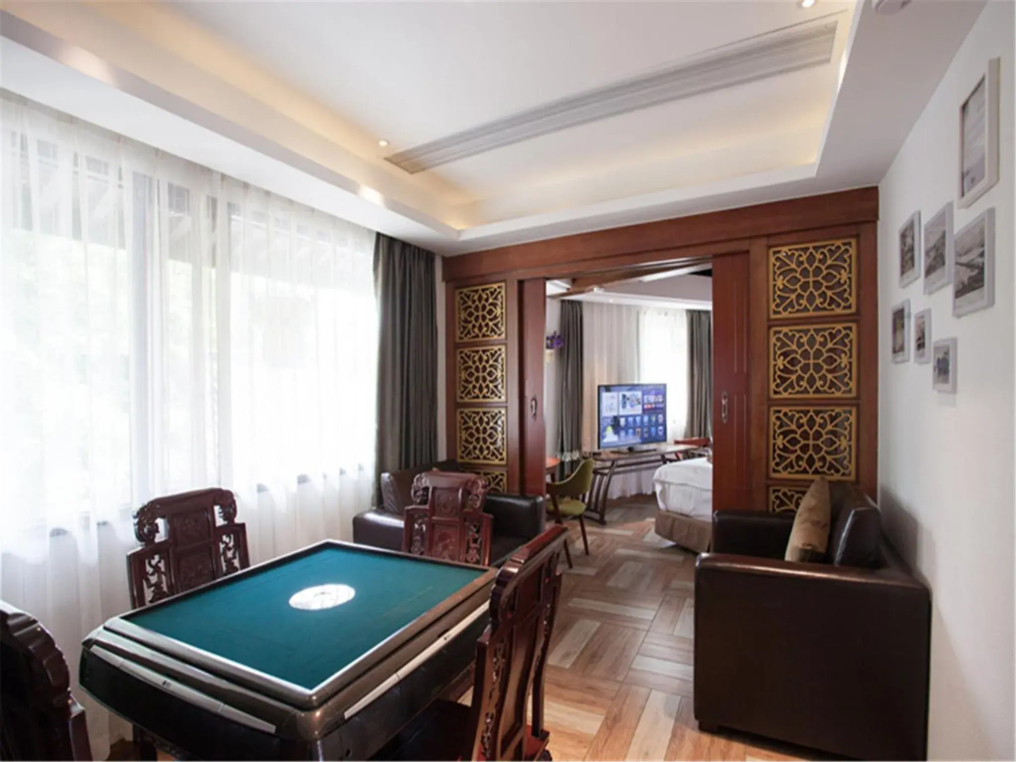 Living room, Billiards in Yurong West-Lake-Cottage Holiday Hotel Hangzhou