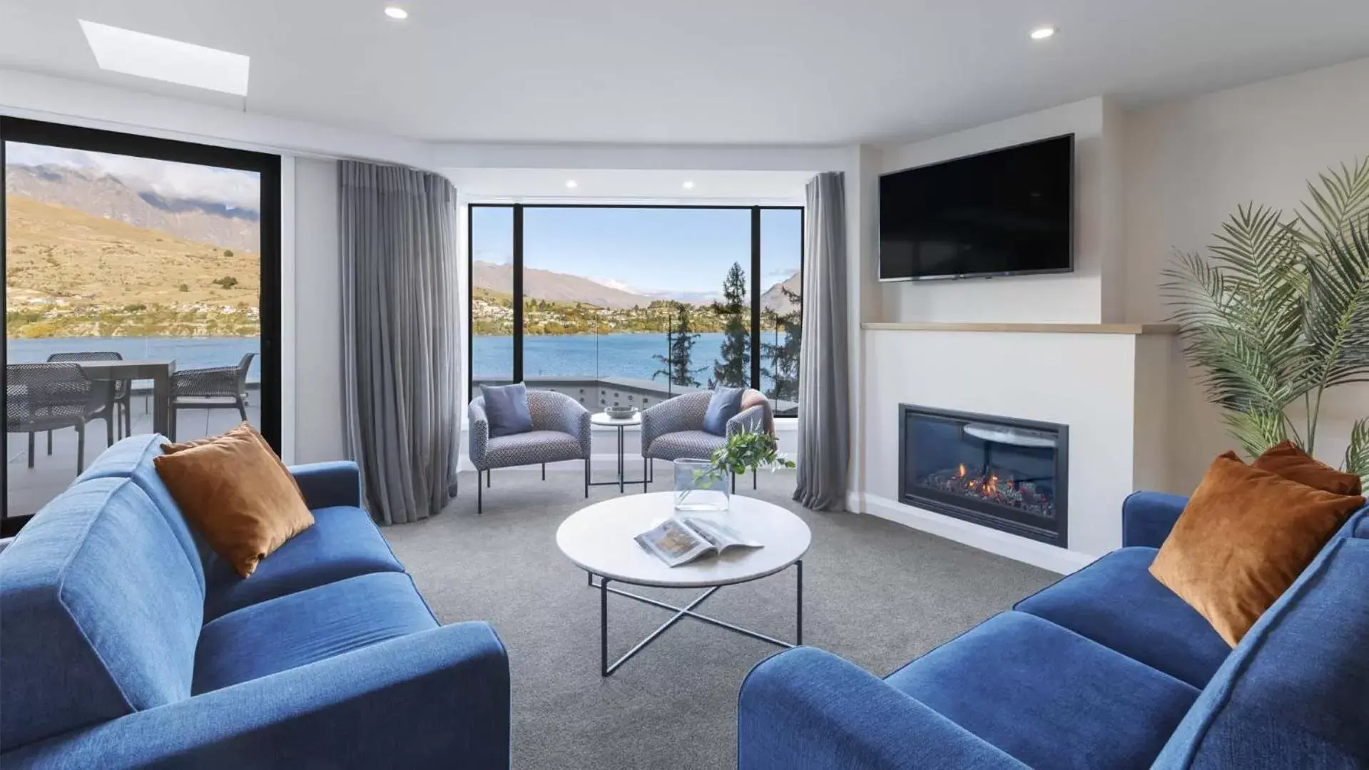 TV and multimedia, Seating Area in Oaks Queenstown Shores Resort