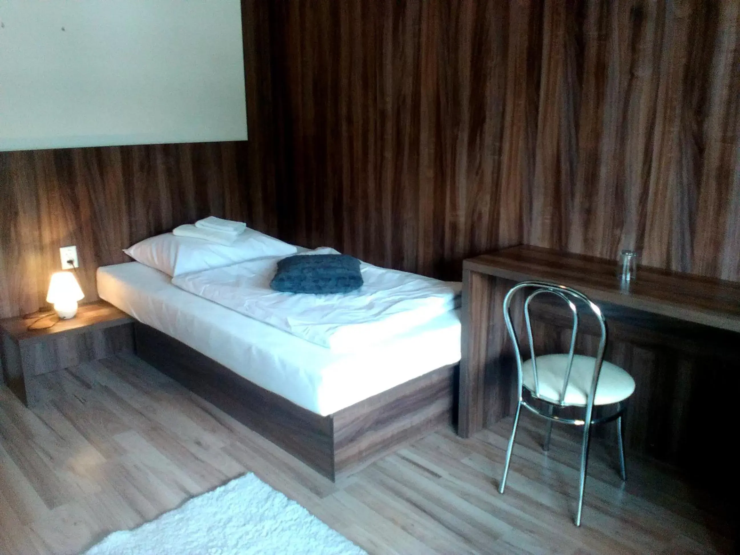 Single Room in Hotel Garni Single Room in Hotel Garni