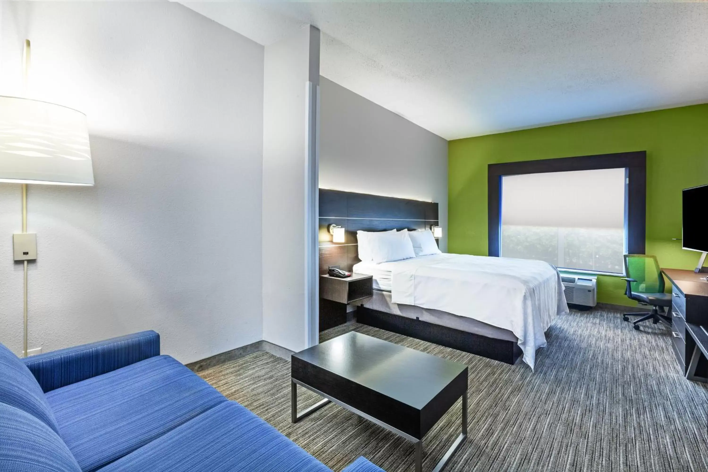 Photo of the whole room, Bed in Holiday Inn Express New Orleans East, an IHG Hotel