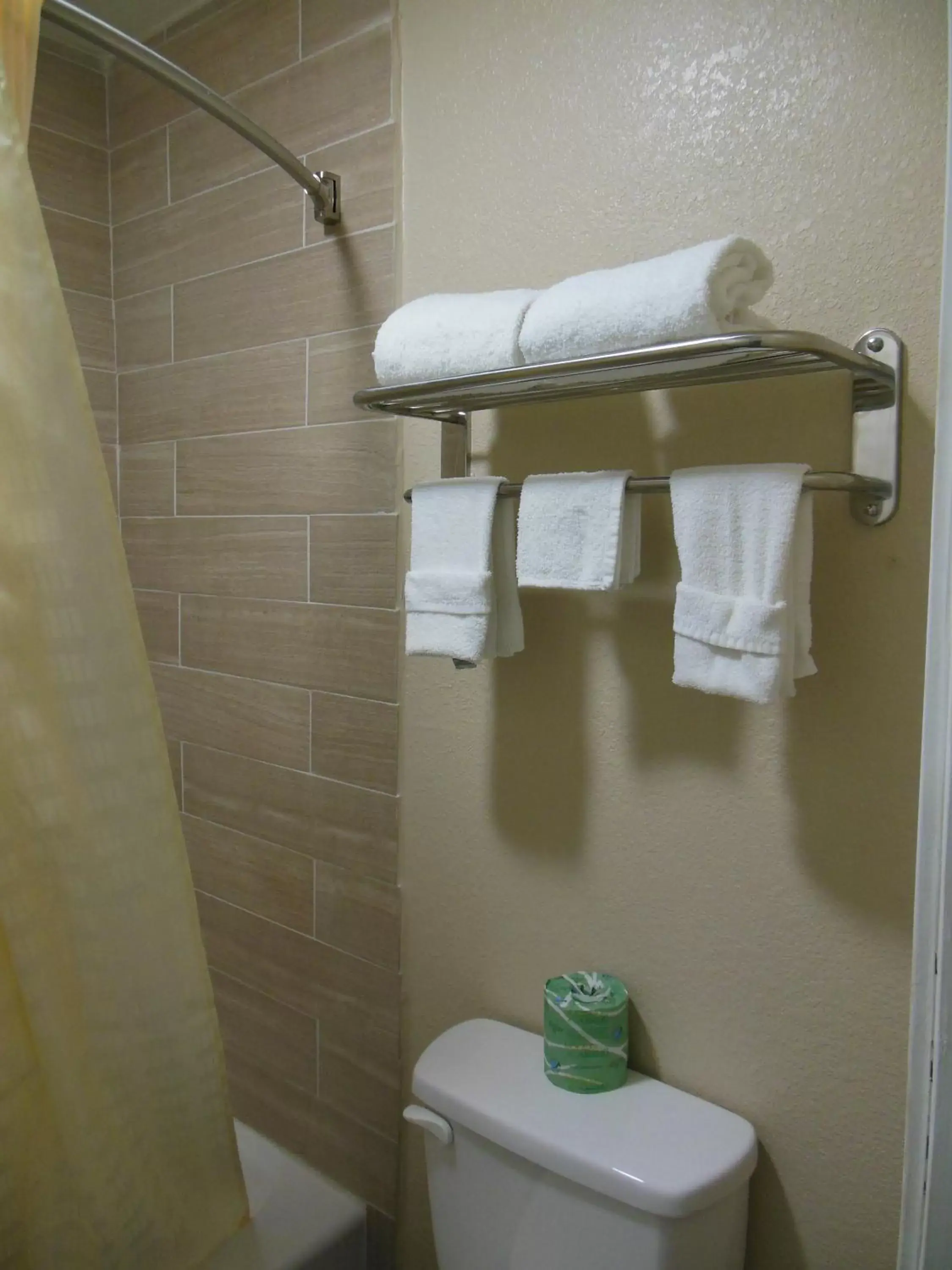 Bathroom in Route 66 Inn