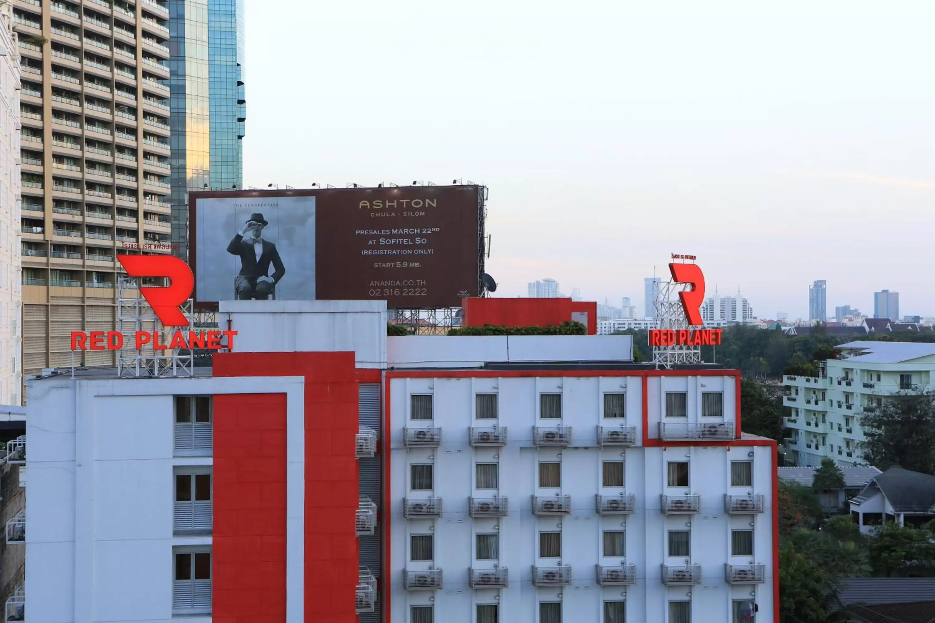 Property building in Red Planet Bangkok Asoke - SHA Extra Plus