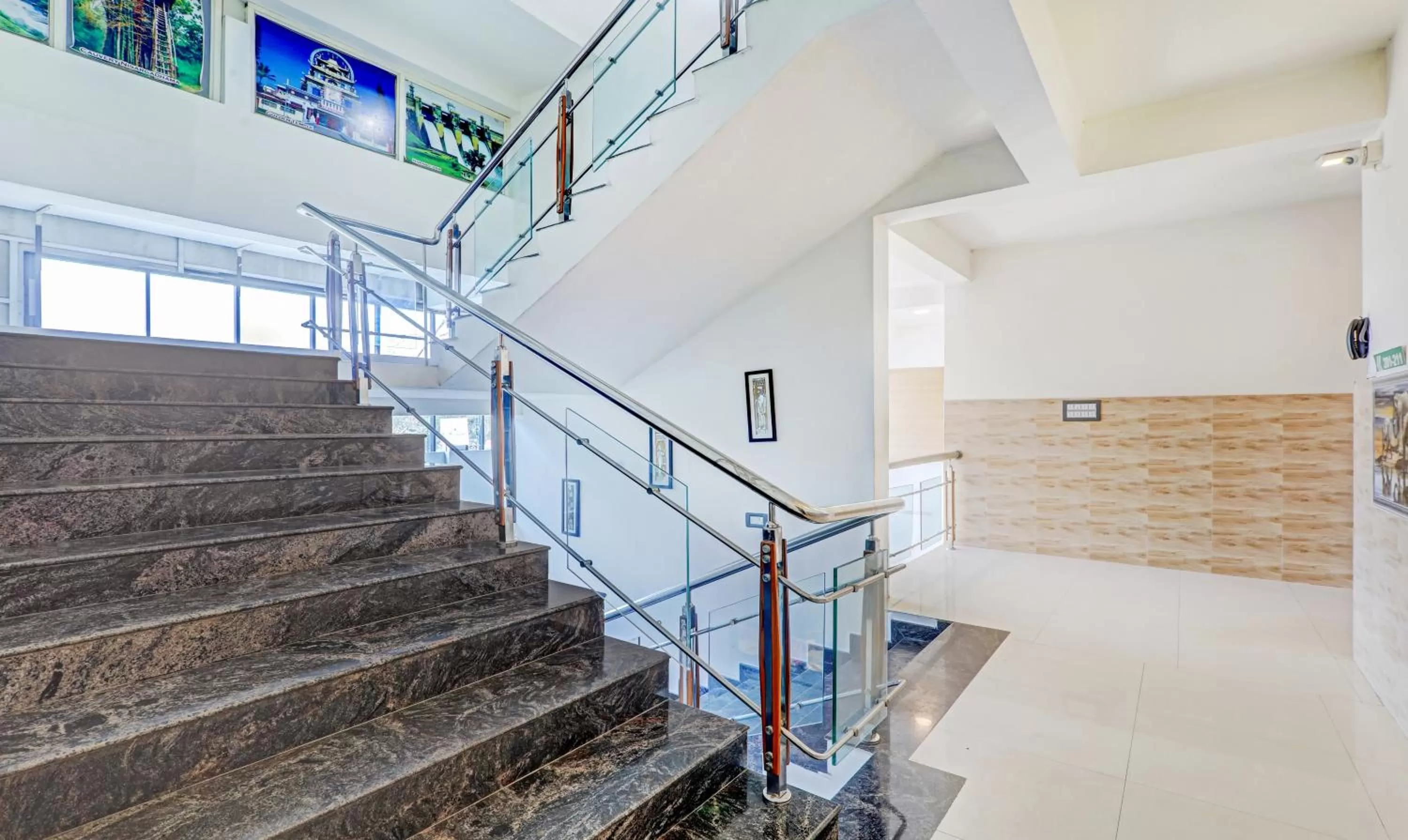 Lobby or reception in Treebo Atithi Comforts, 1 Km From Nisargadhama Forest