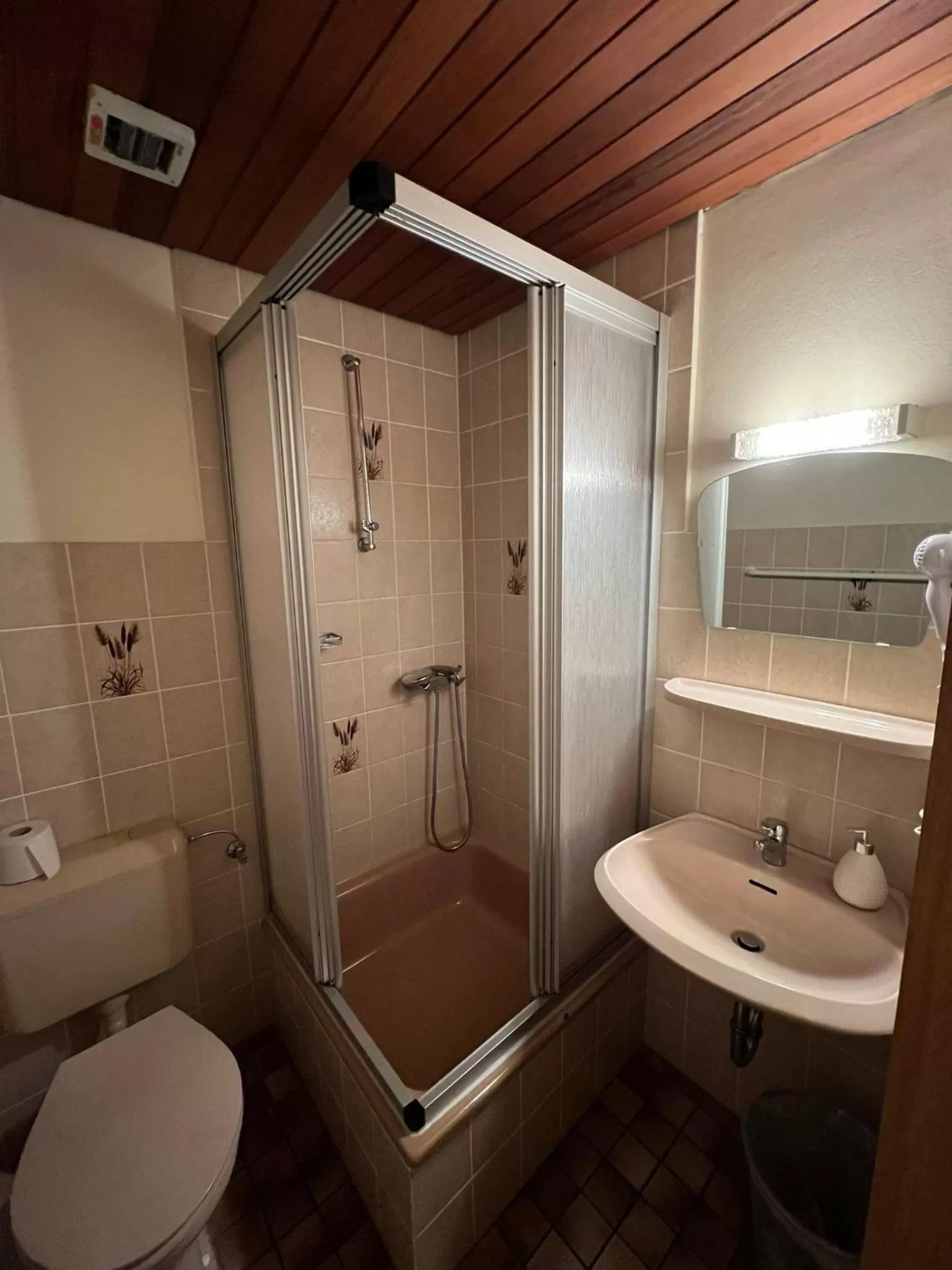 Bathroom in Restaurant Yamas im Haus Waldesruh