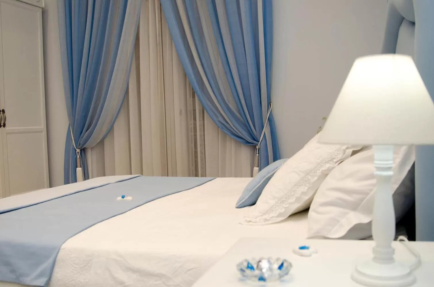 Photo of the whole room, Bed in Domus Rosa