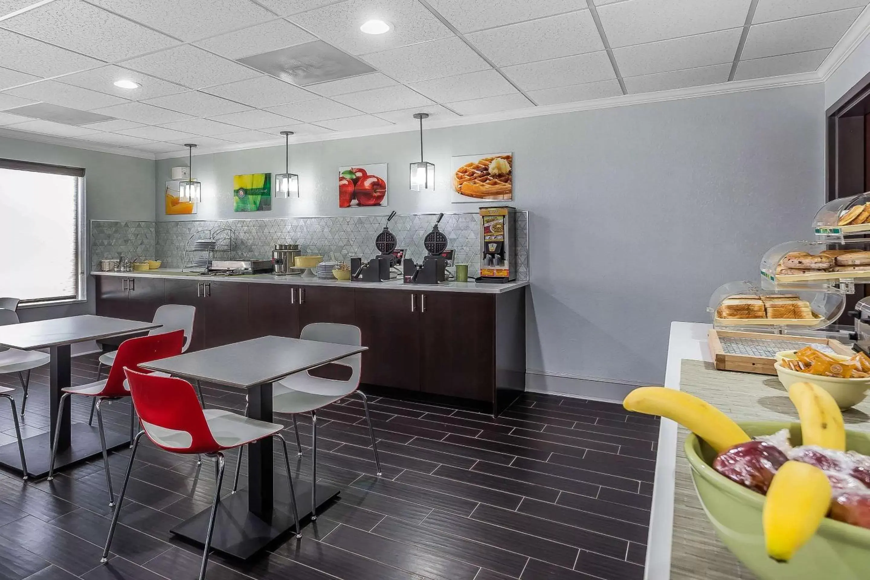 Restaurant/places to eat in Quality Suites Pineville - Charlotte Restaurant/places to eat in Quality Suites Pineville - Charlotte