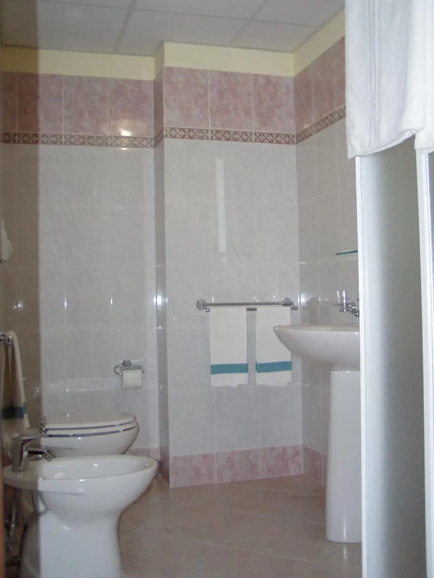 Shower, Bathroom in Hotel San Giorgio