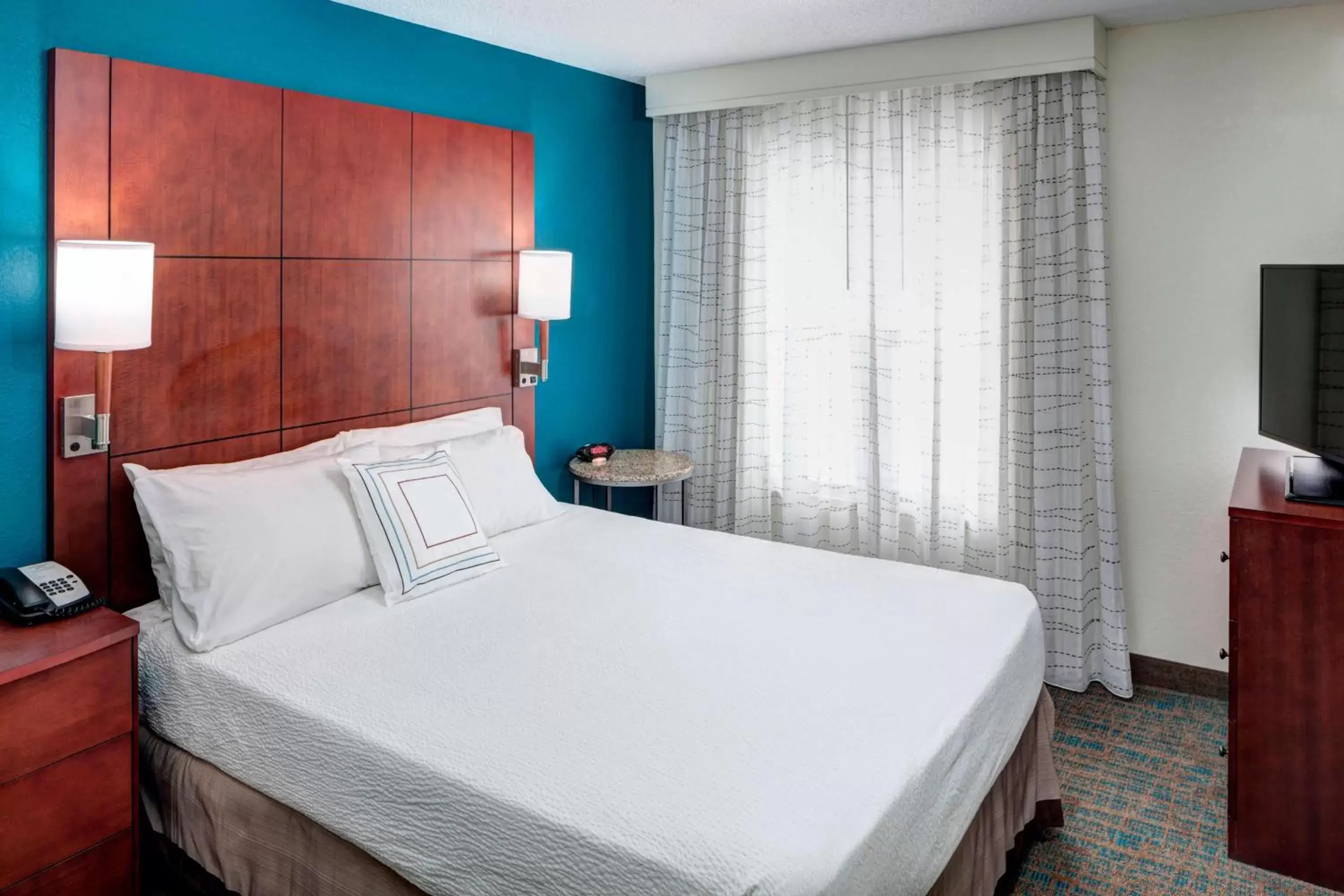 Bedroom, Bed in Residence Inn by Marriott Hattiesburg