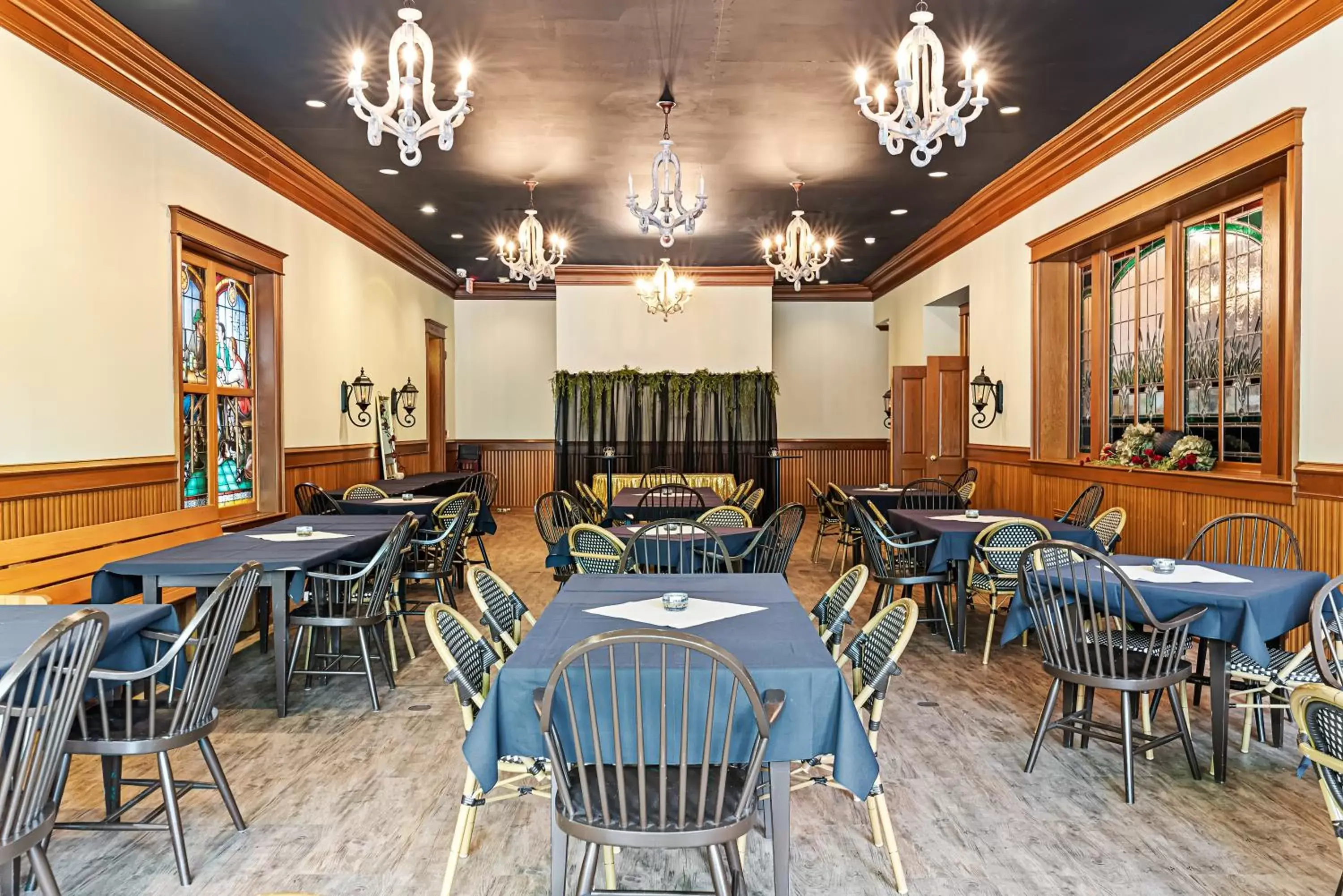 Business facilities, Restaurant/Places to Eat in The Audubon Inn LLC