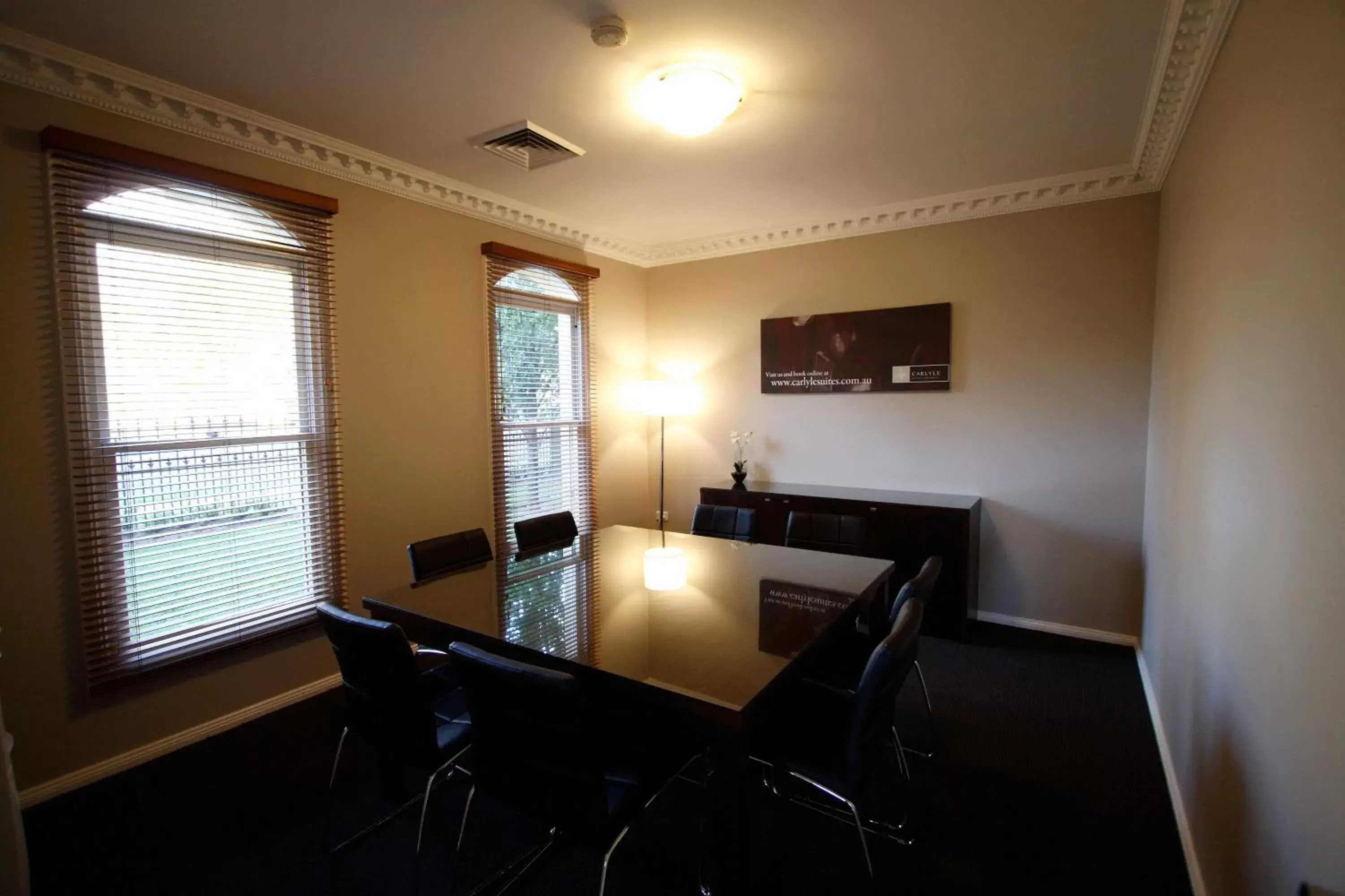 Business facilities, Dining Area in Carlyle Suites & Apartments