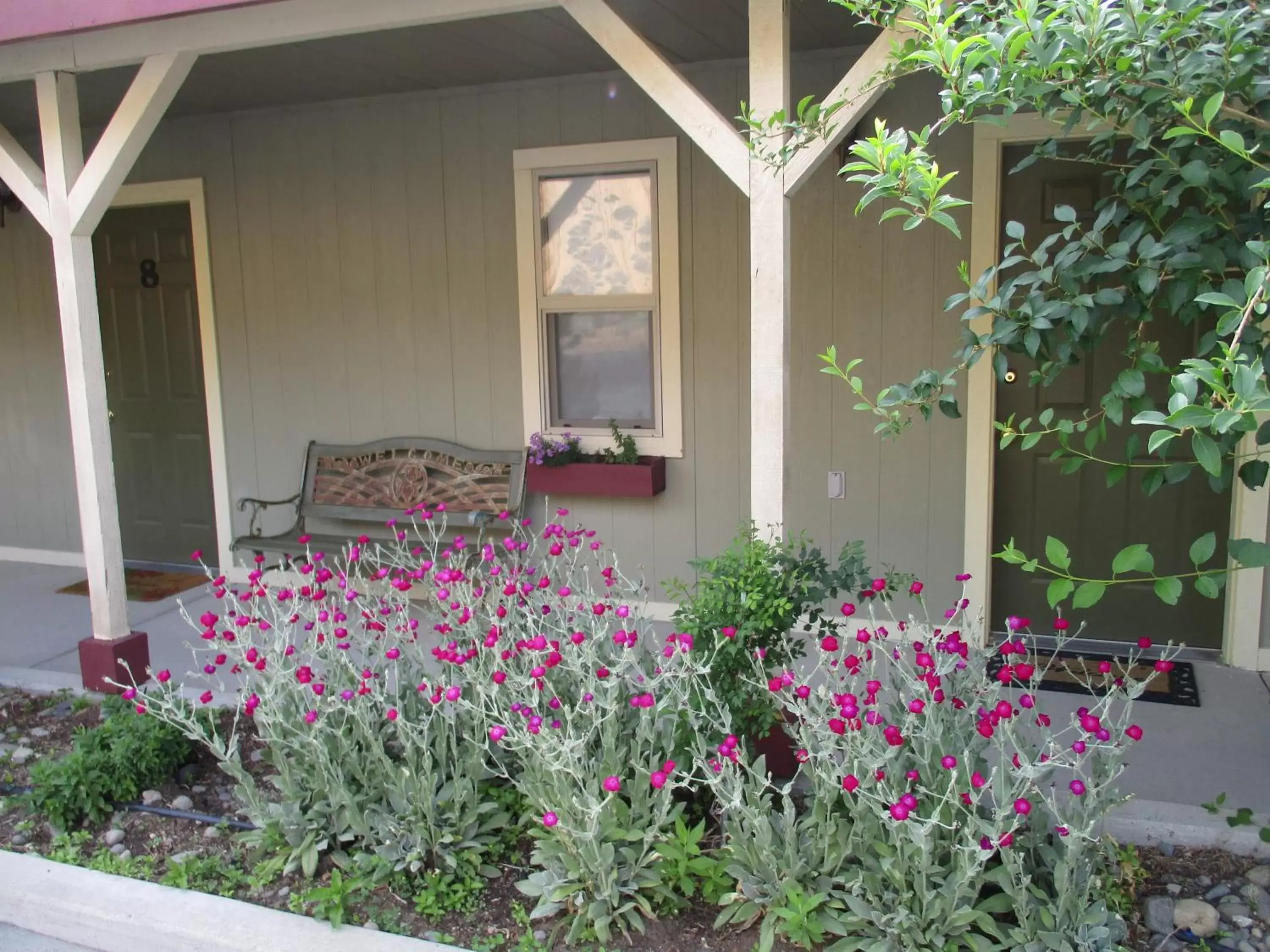 Facade/entrance in Virginia City Inn Facade/entrance in Virginia City Inn