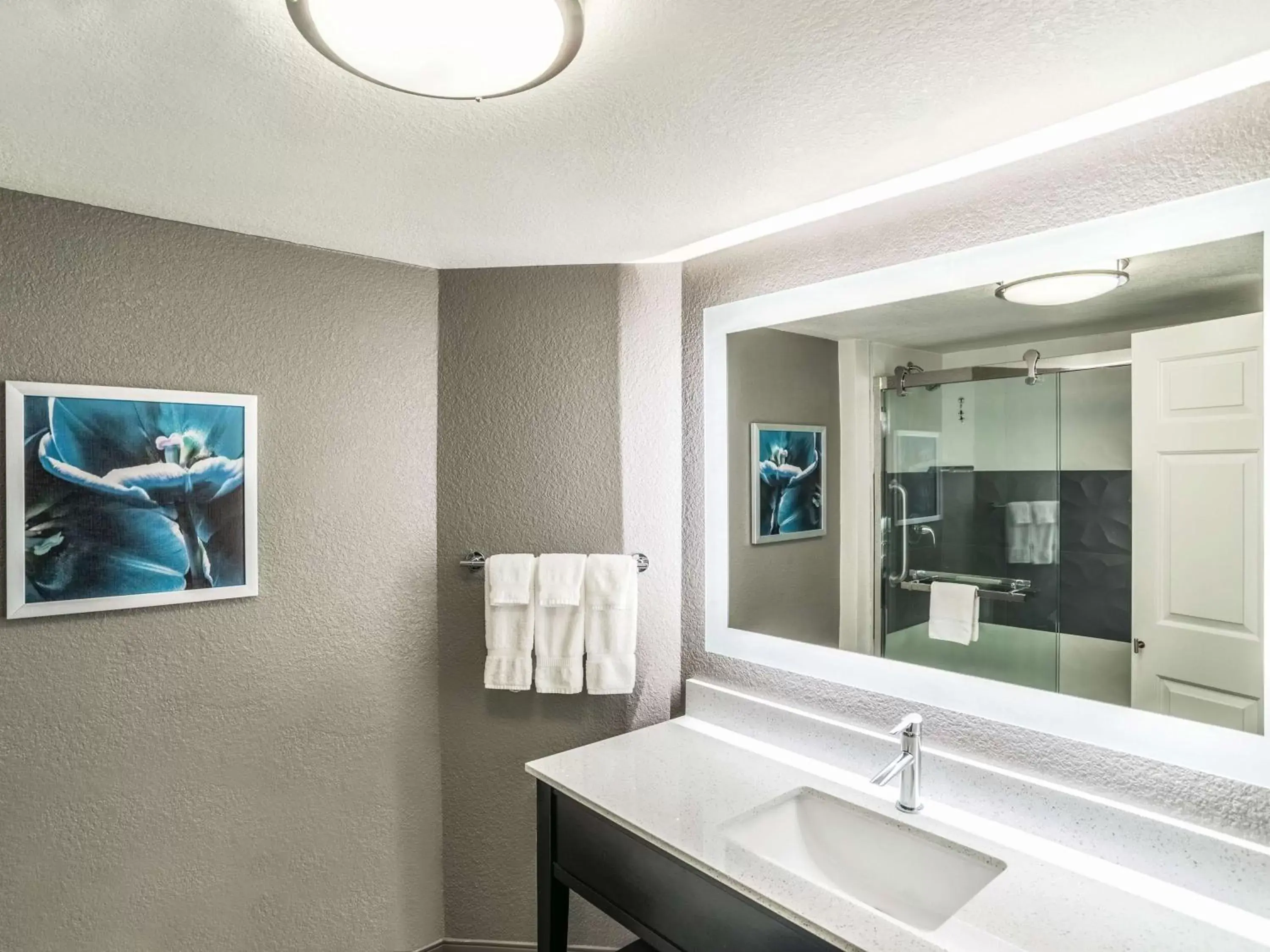 Photo of the whole room, Bathroom in La Quinta by Wyndham Phoenix Chandler